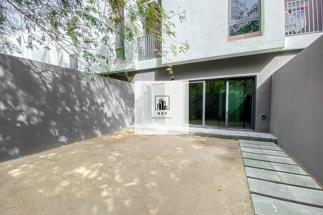 Spacious luxurious 2bhk townhouse with closed kitchen and maid room