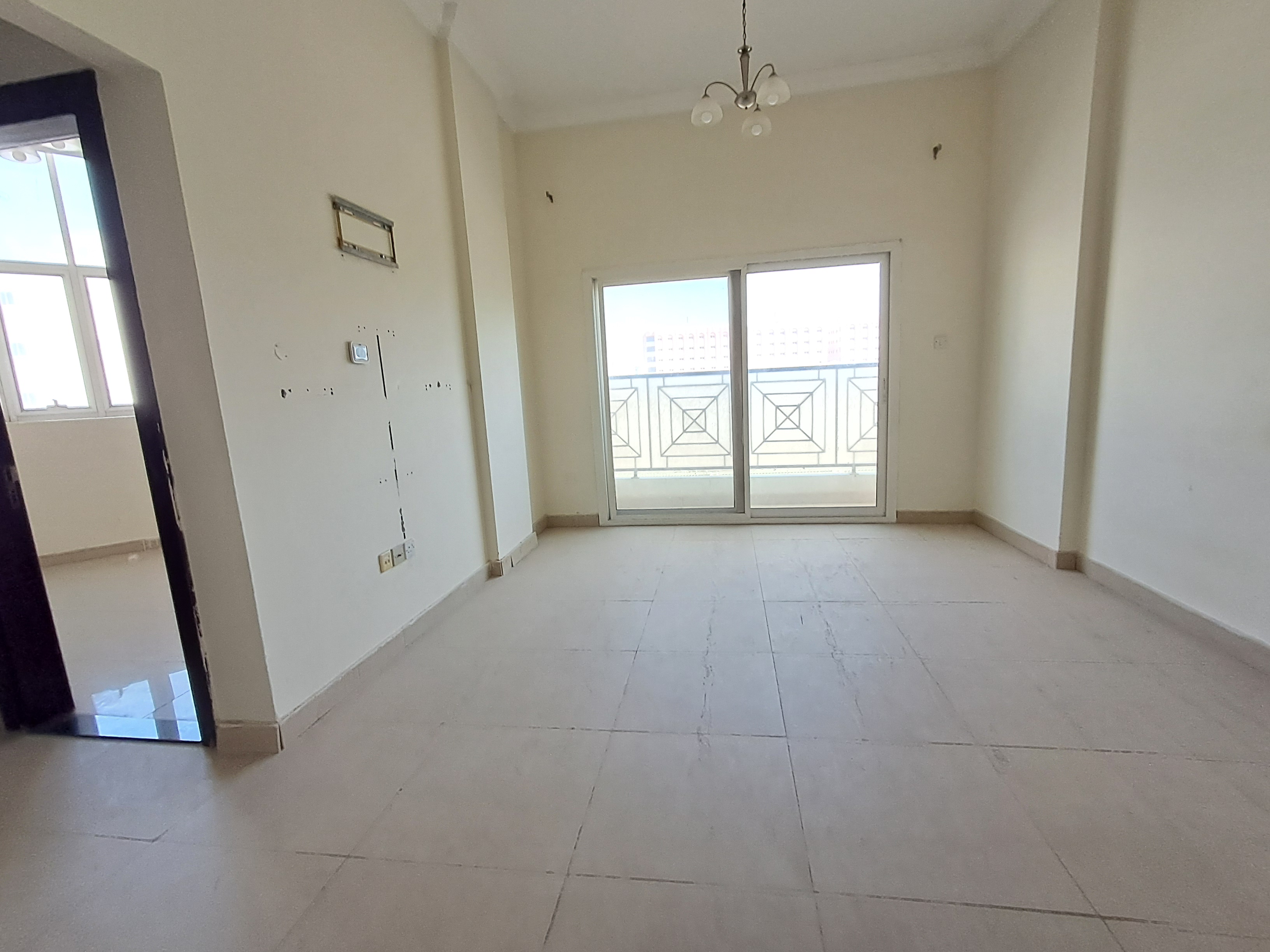 1bhk apartment with balcony Close to muwaileh park 33k available
