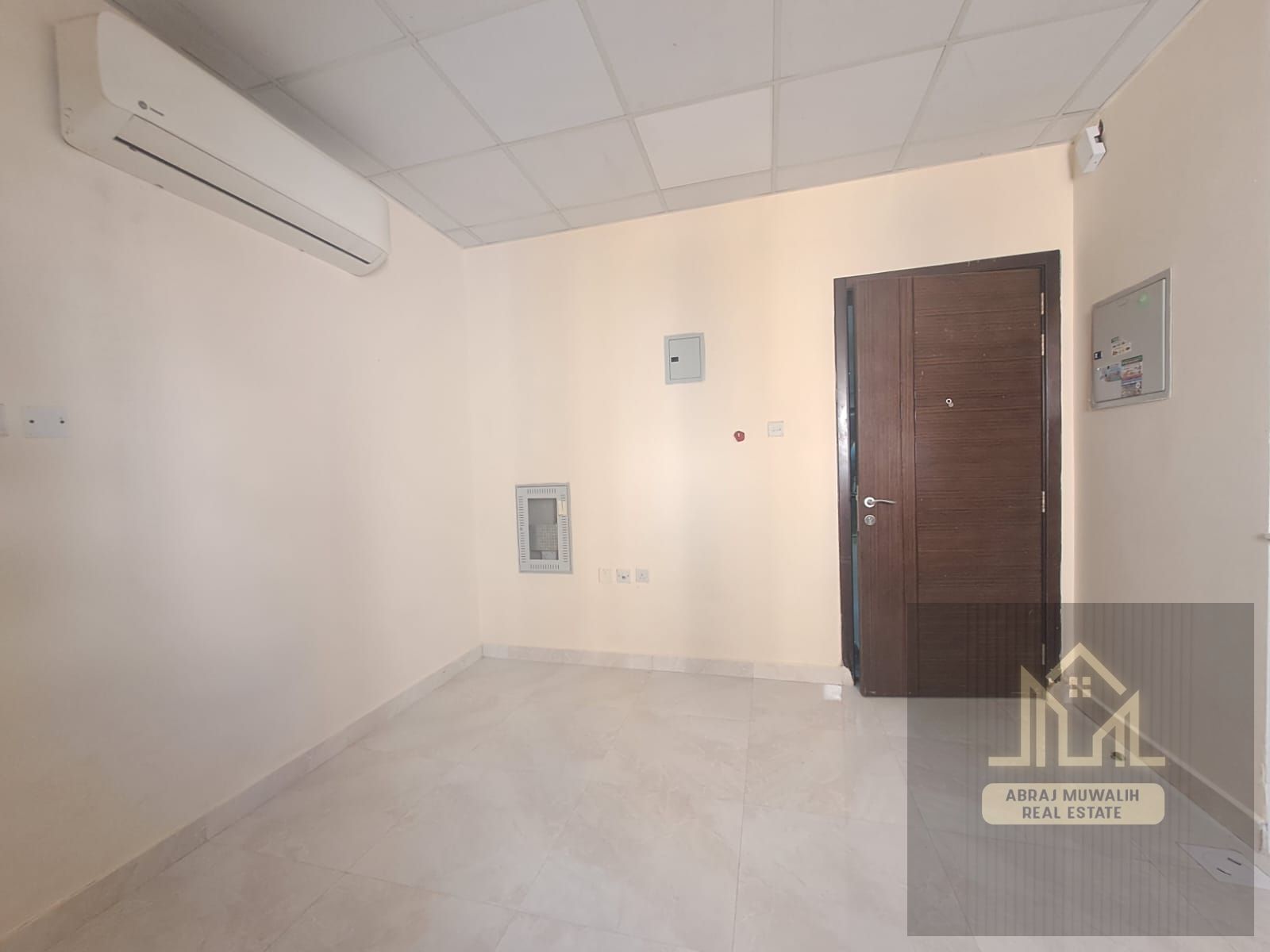 good studio for family in 22k near bus station