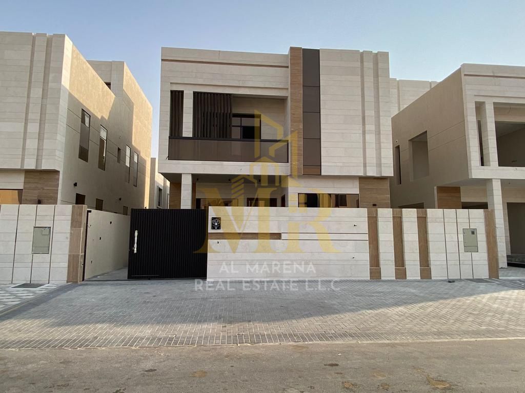 Villa à vendre à Al Yasmin, derrière le parc – 6 suites parentales | Deux étages + toit-terrasse | Majlis et séjour | Cuisine moderne | Prix tout comp