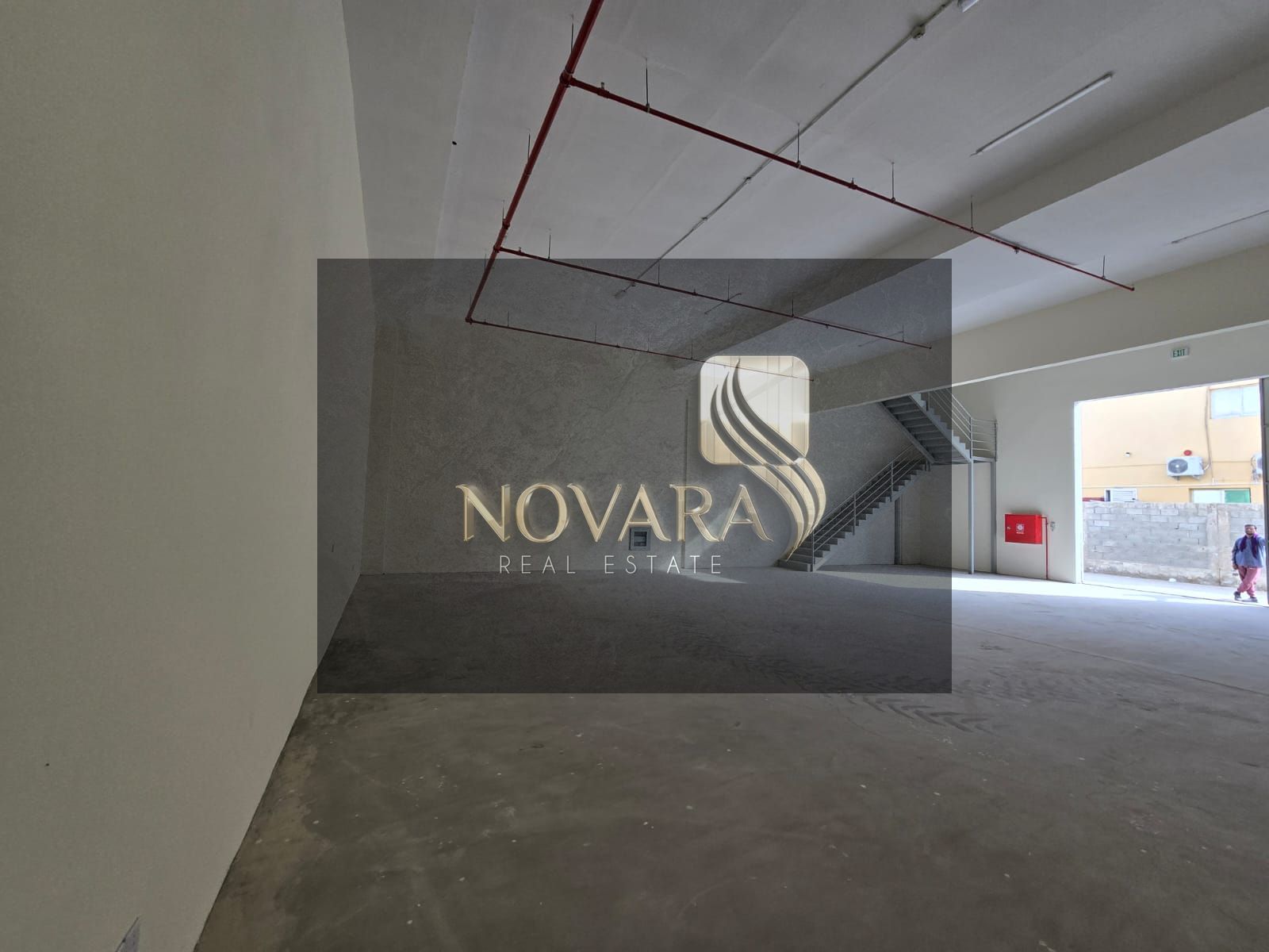 New warehouse for rent in Al Jurf Industrial Area 3, Ajman. 4,000 sq ft with mezzanine, 50 kVA electricity, rent AED 190,000