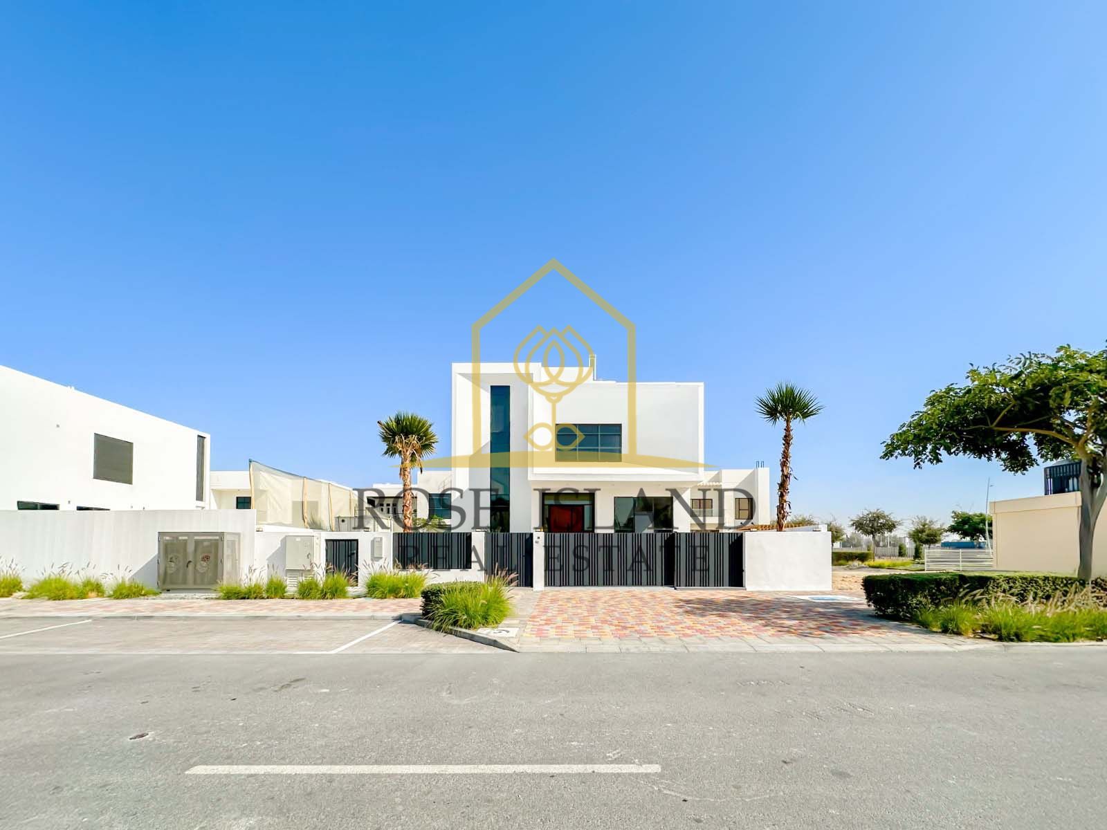 Ready To Move In|Fascinating Villa| Prime Location