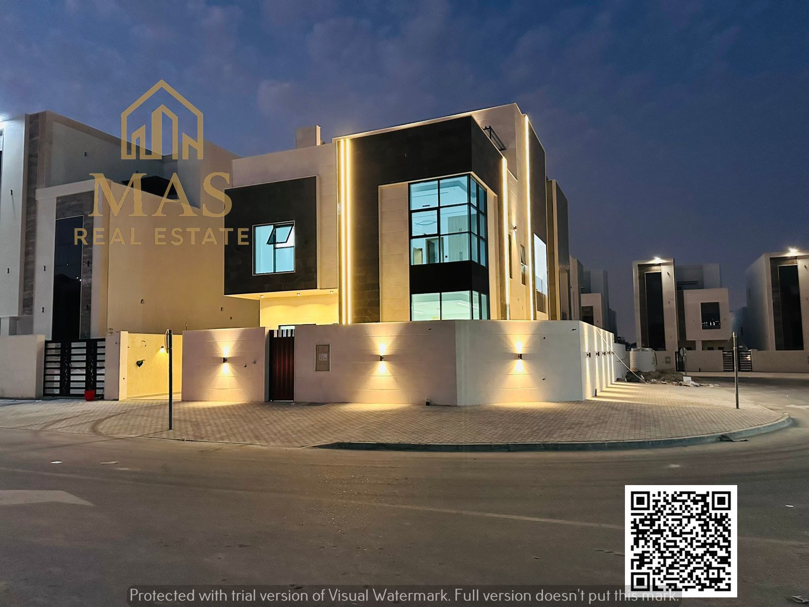 Luxury corner villa on two streets- Suitable for family living and investment- Special price, including registration and ownership fees.