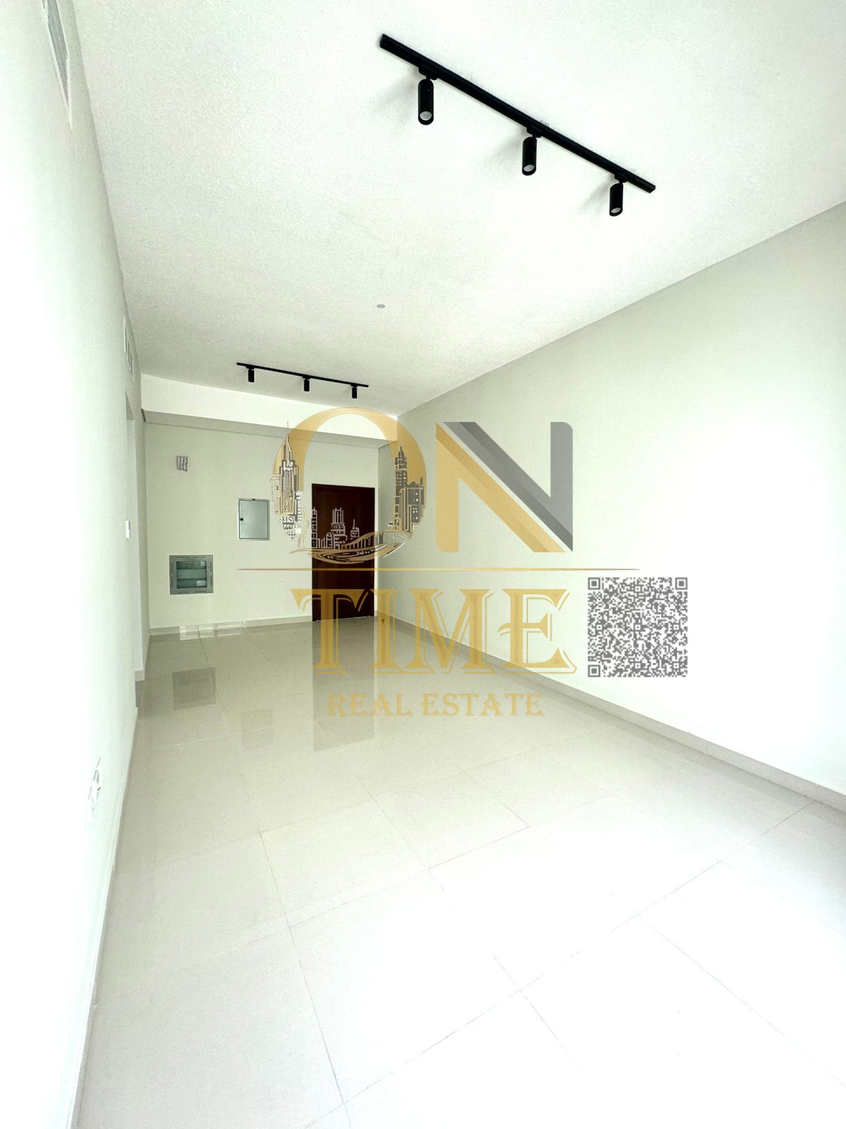 Practical design and comfortable spaces / Open and beautiful view / Strategic location close to public services / Super deluxe finishing