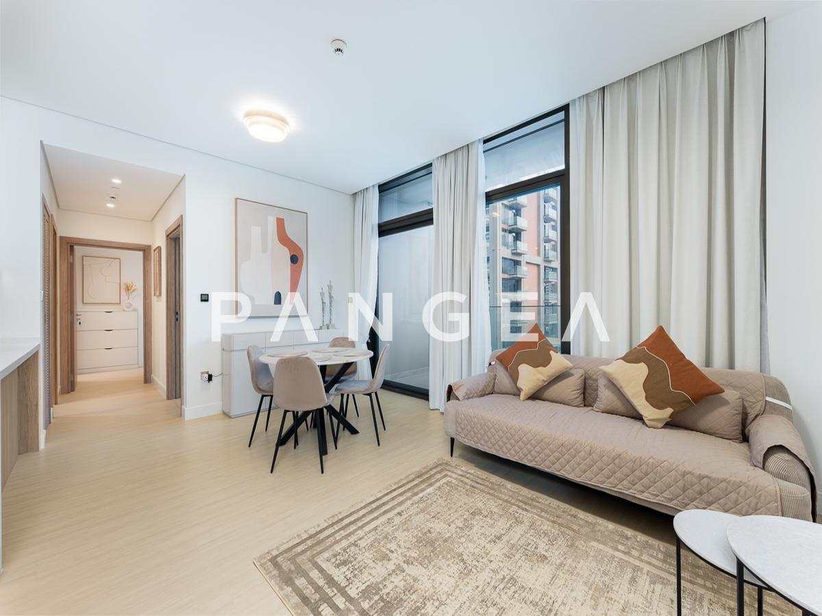 Flexible Cheques I Burj Khalifa View | Brand New