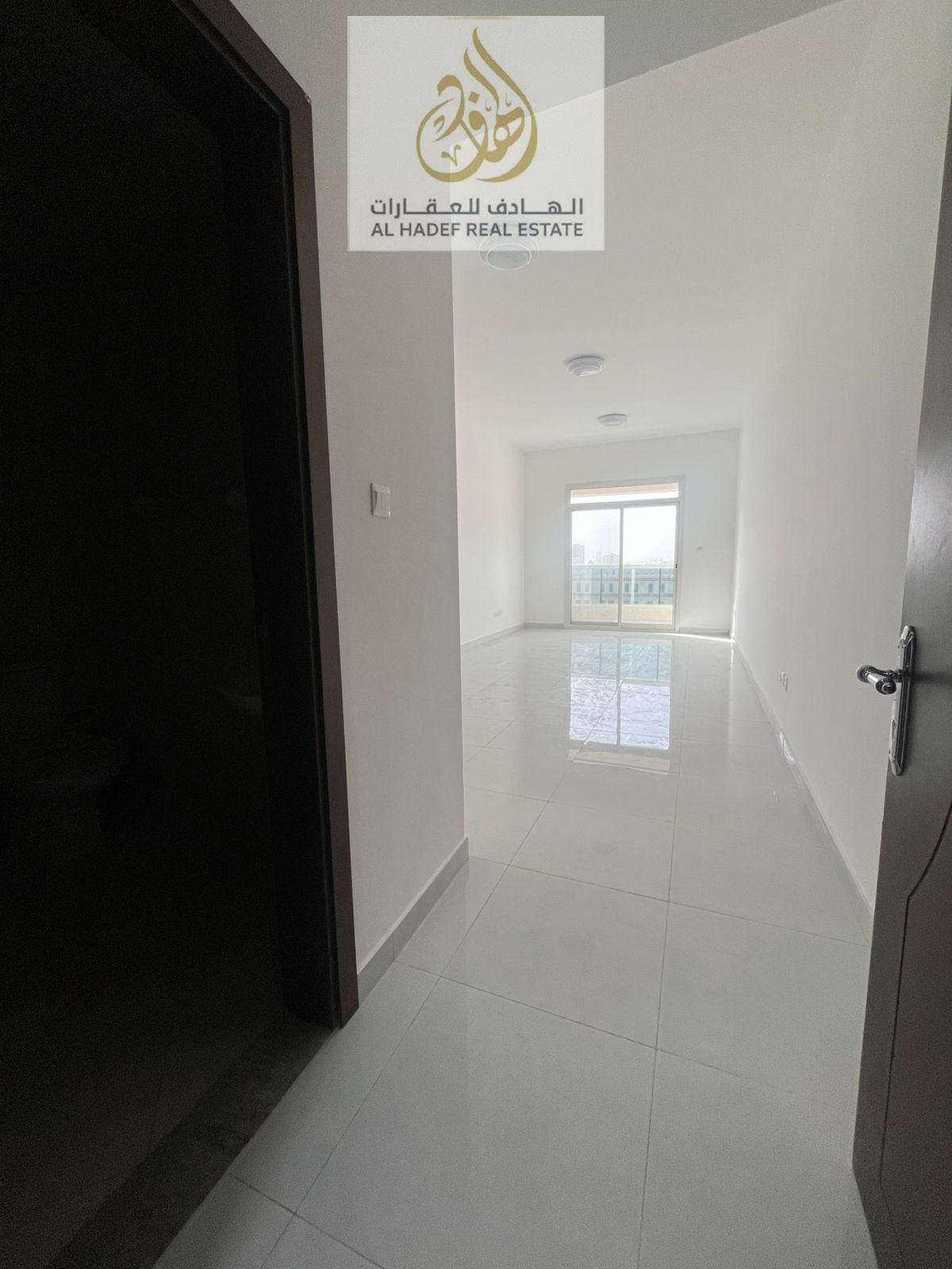 New building just opened – First Tenant – located in Al Jurf 2, in a convenient area close to markets, services, and with easy access to main roads.