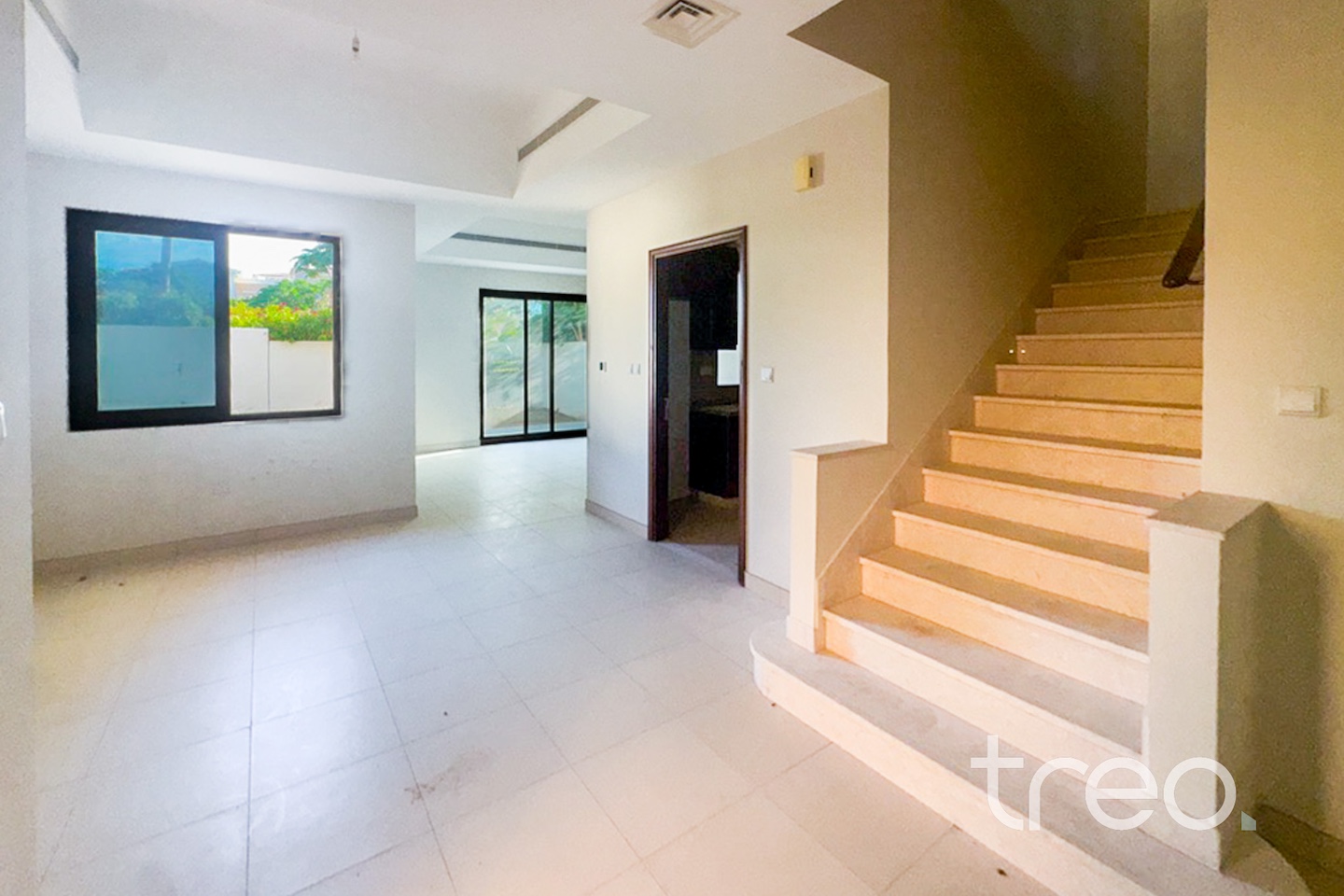 CORNER UNIT | SINGLE ROW | VACANT NOW