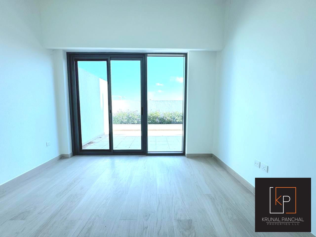 CREEK VIEW | BIG TERRACE | VACANT