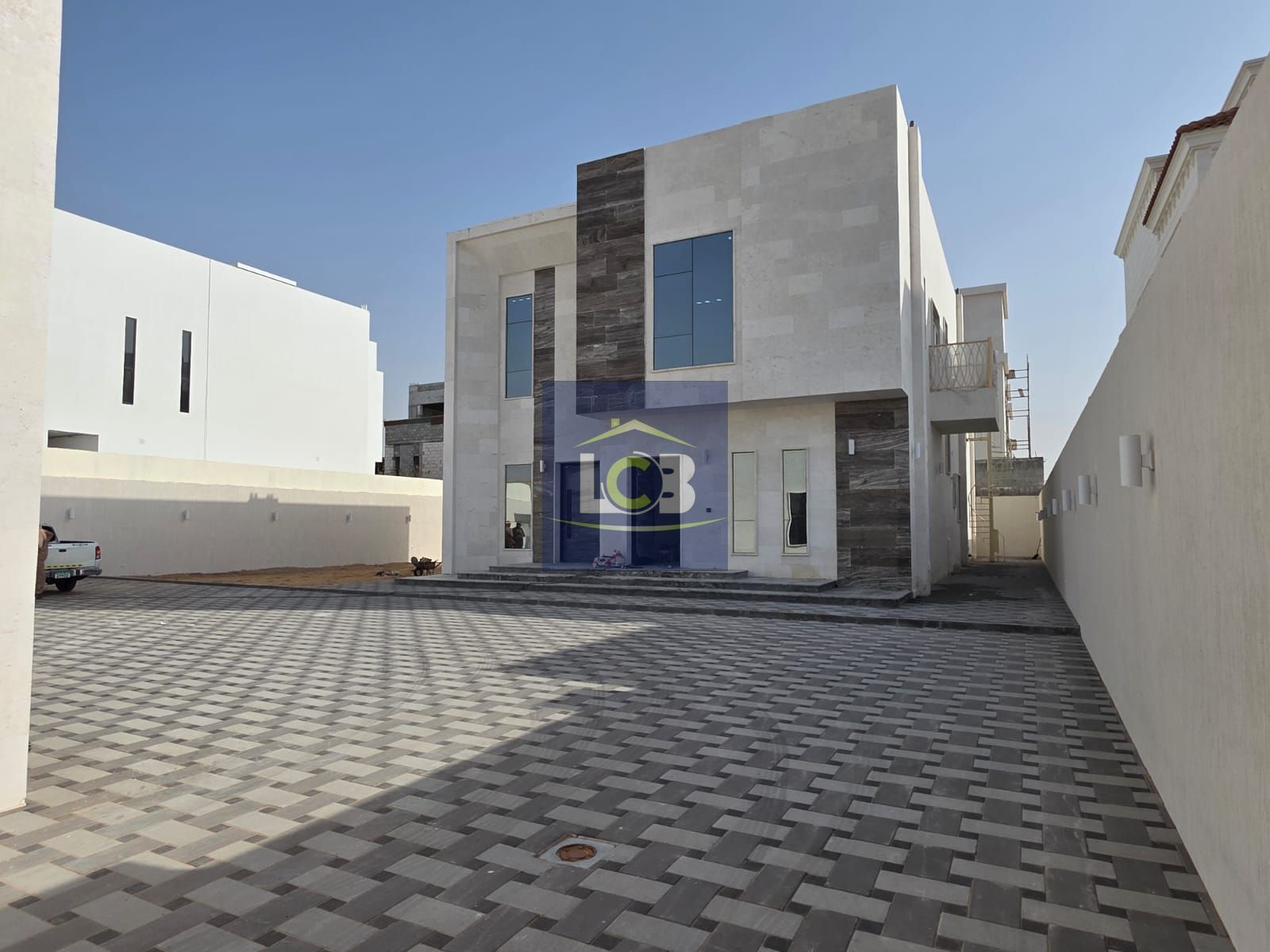 BRAND NEW 5 MASTER BEDROOMS VILLA WITH OUTSIDE MAJLIS DRIVER ROOM AT ZAYED CITY
