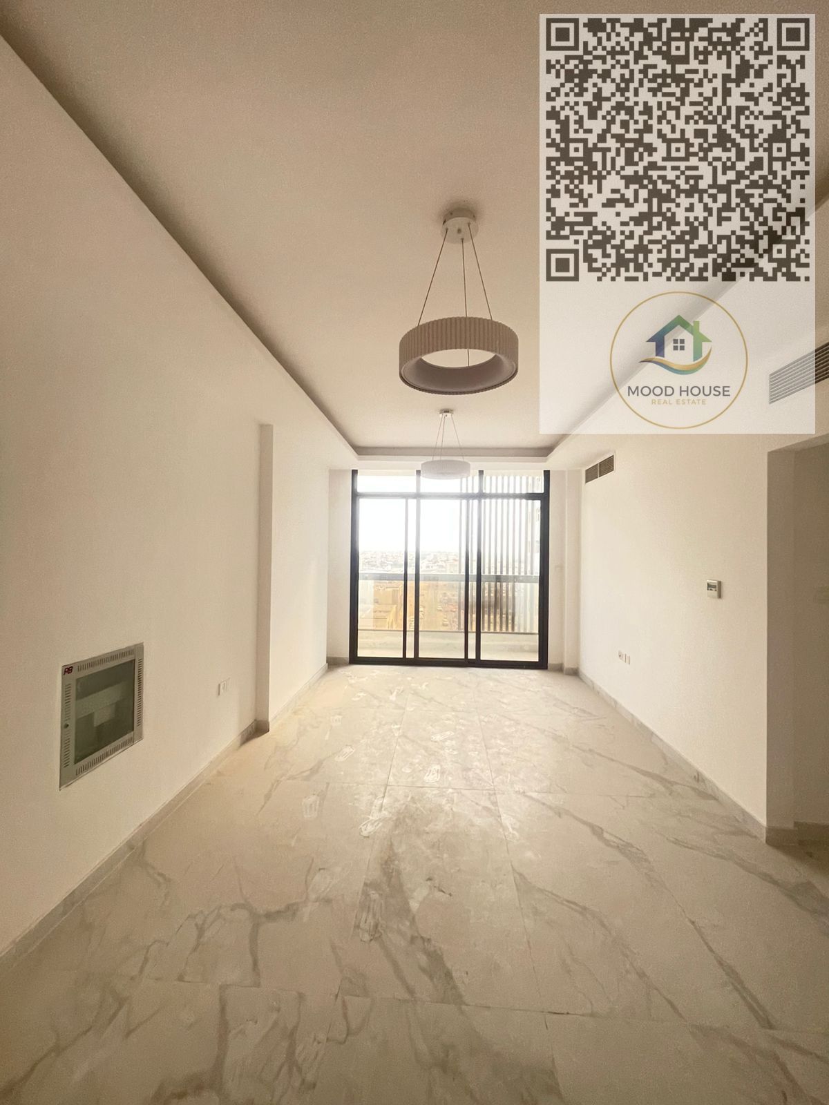 An excellent residential opportunity that combines spacious living, a distinctive view, and a great price in an ideal location that meets family and i