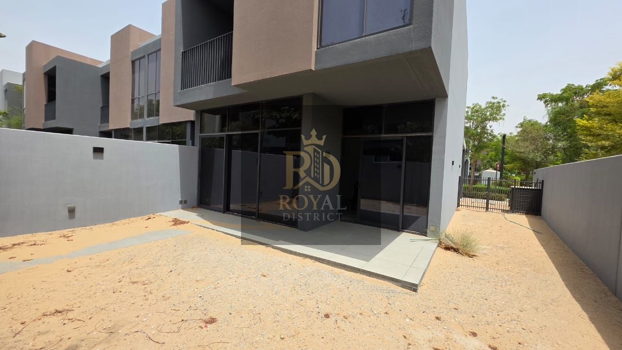 DISTRESS DEAL | LUXURY 3BR + MAID TOWNHOUSE | CORNER UNIT | SINGLE ROW | MAXIMUM PRIVACY | FREEHOLD OWNERSHIP