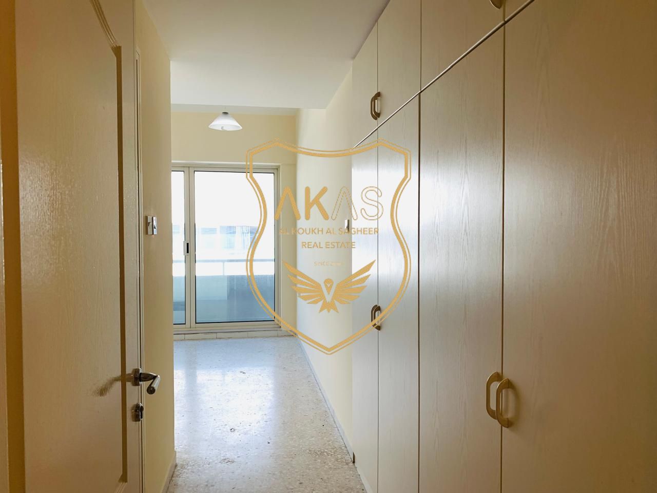 1BHK WITH CHILLER FREE ONE PARKING FREE FAMILY BUILDING 2 WASHROOM FAMILY BUILDING