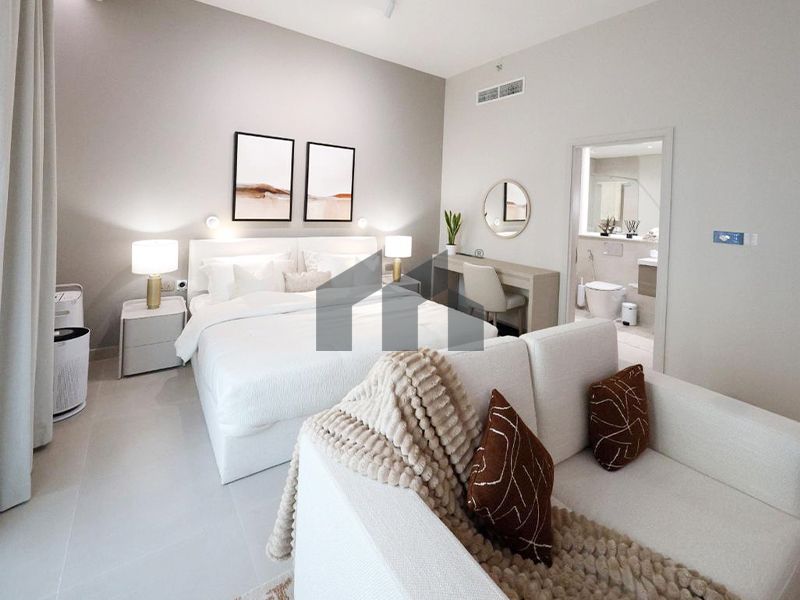 Fully Smart Studio | Stunning Golf & Water Views