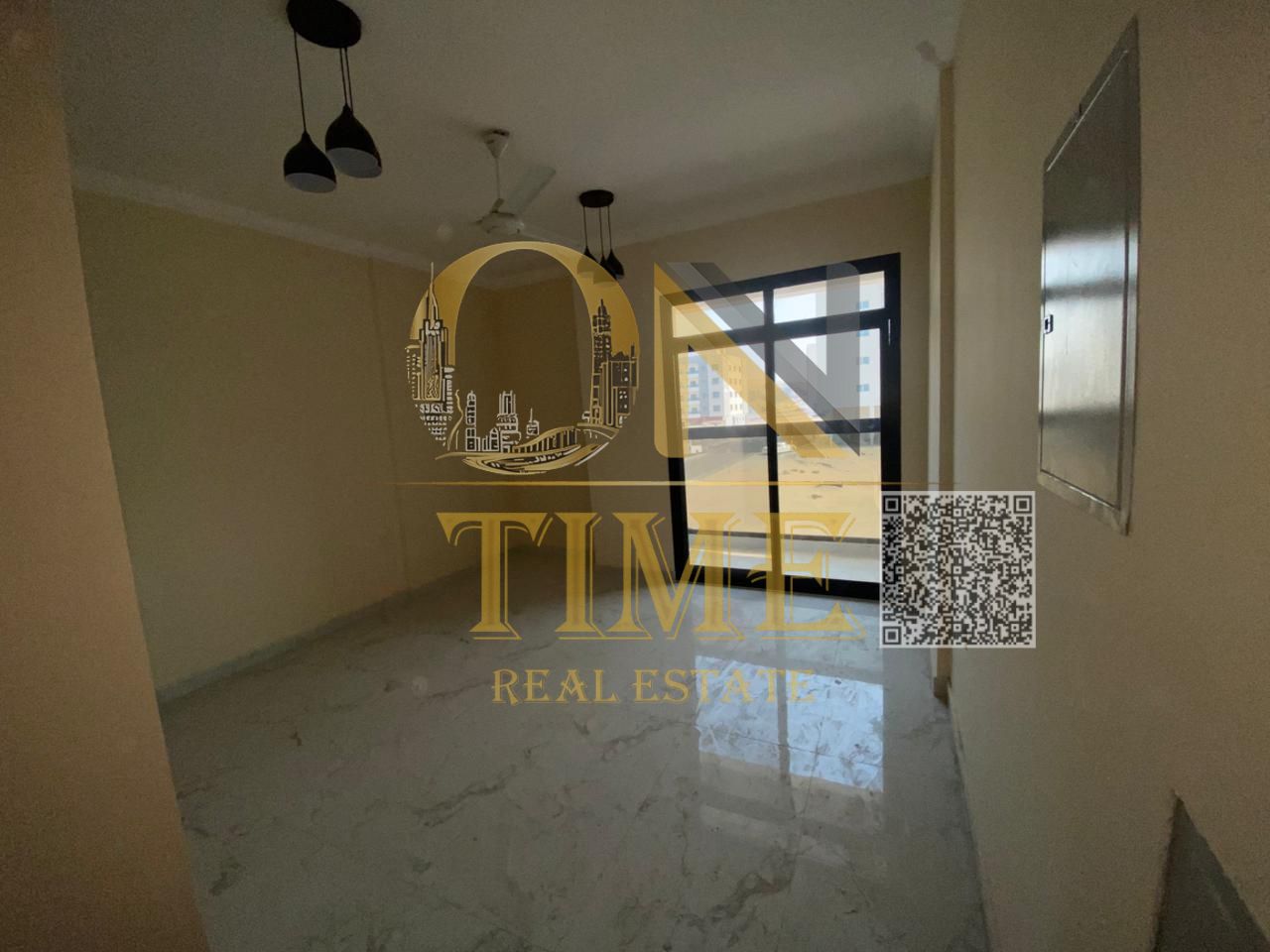 Prime location / First occupant / Parking inside the tower / Quiet area with easy access