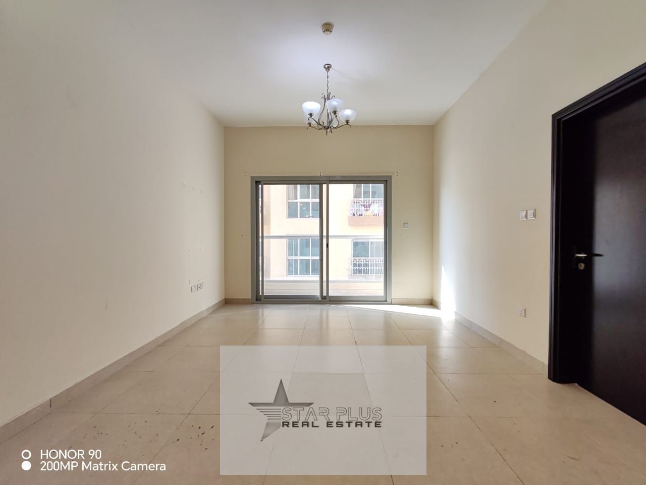 NEAR TO EXIT VERY SPACIOUS AND LUXURIOUS 1BHK WITH GYM AND COVERD PARKING