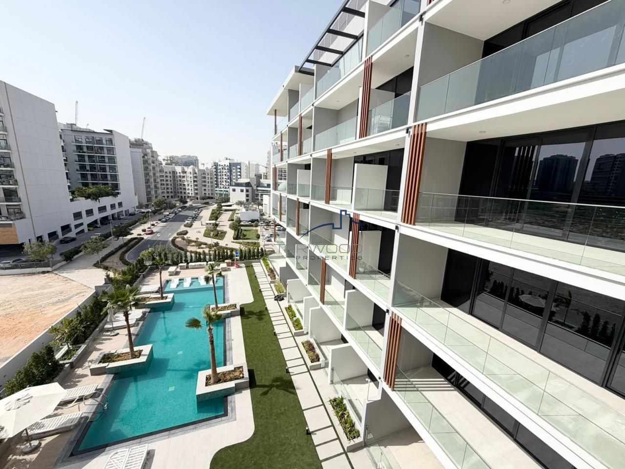 Stunning Pool ViewBrand New One Bed | Large Layout