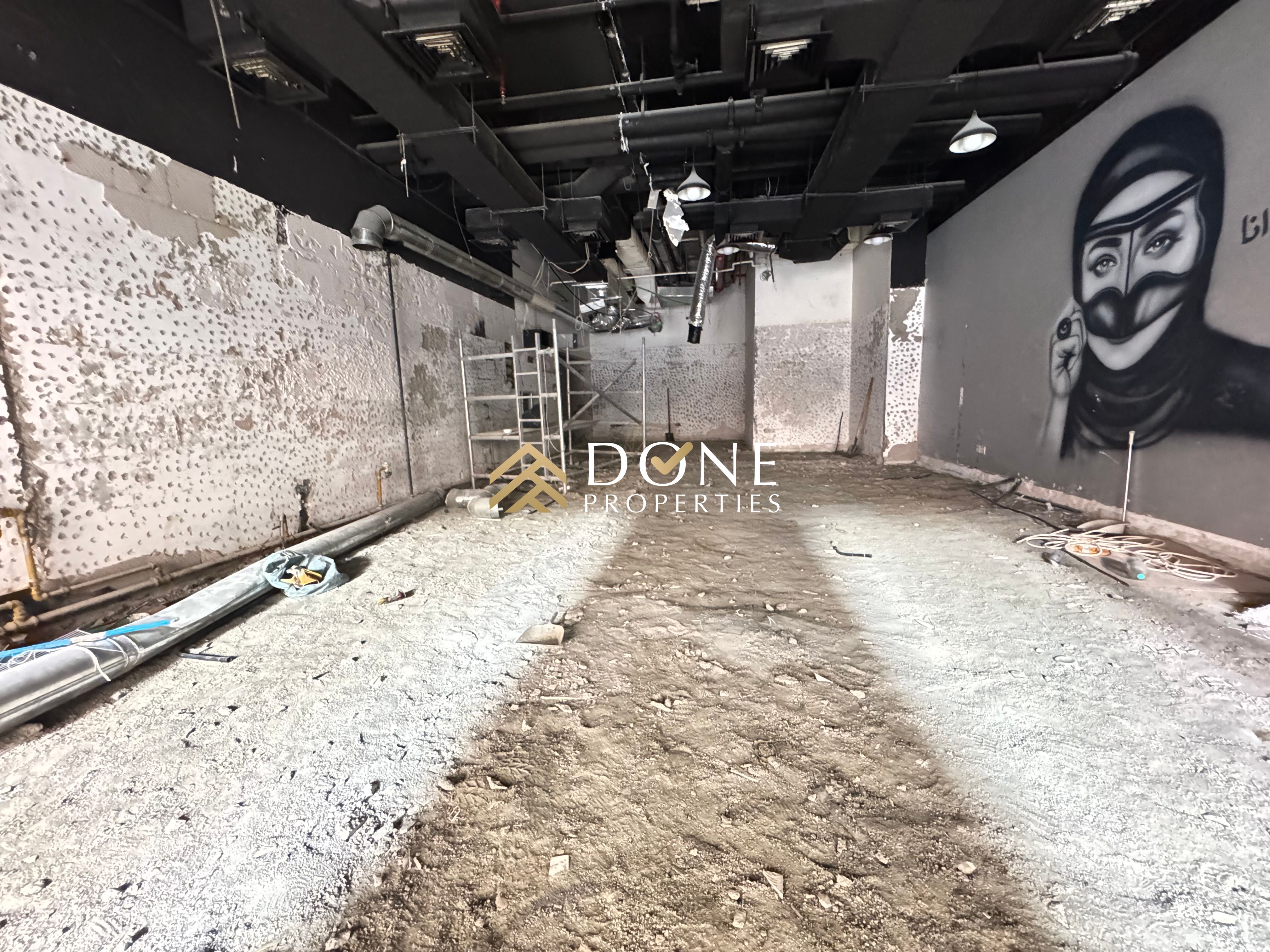Luxury shop very prime location business area close to park ready to move only jest 115k