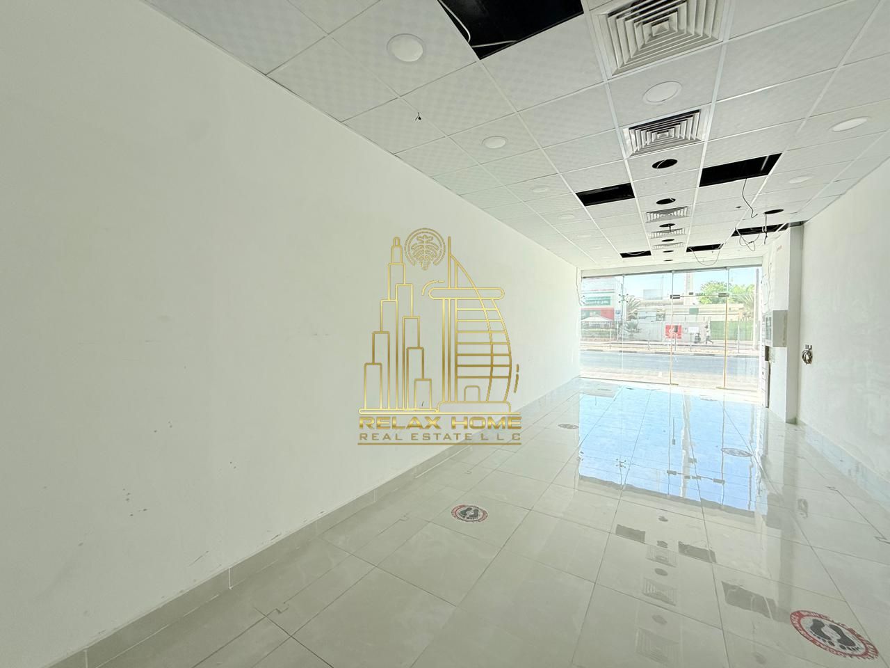 Premium Shop | Front View | 14-Month Contract