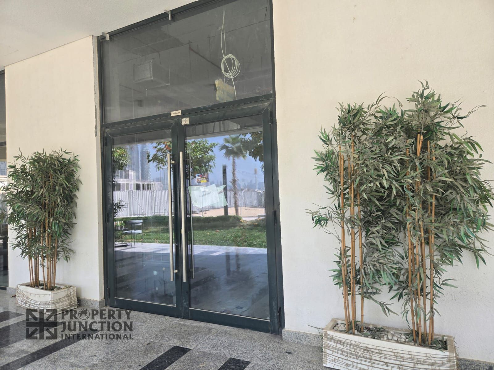 Spacious shop Chiller-Free Retail Shop for Rent