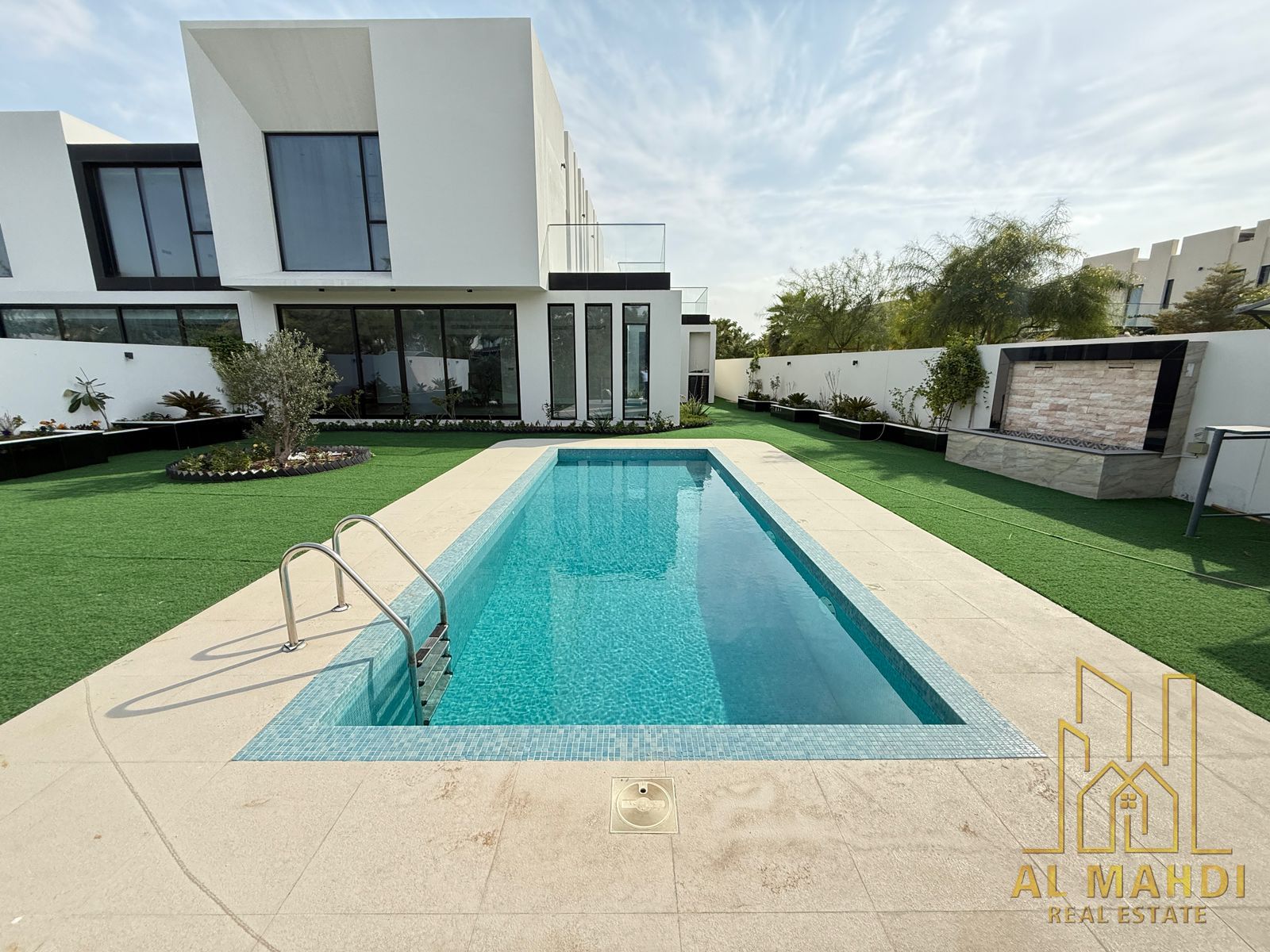 Luxury 4-bedroom villa with private pool in Al Zorah