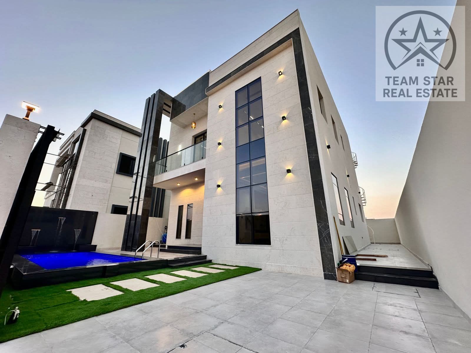 High-end villa, first occupancy, with wardrobes and a swimming pool.