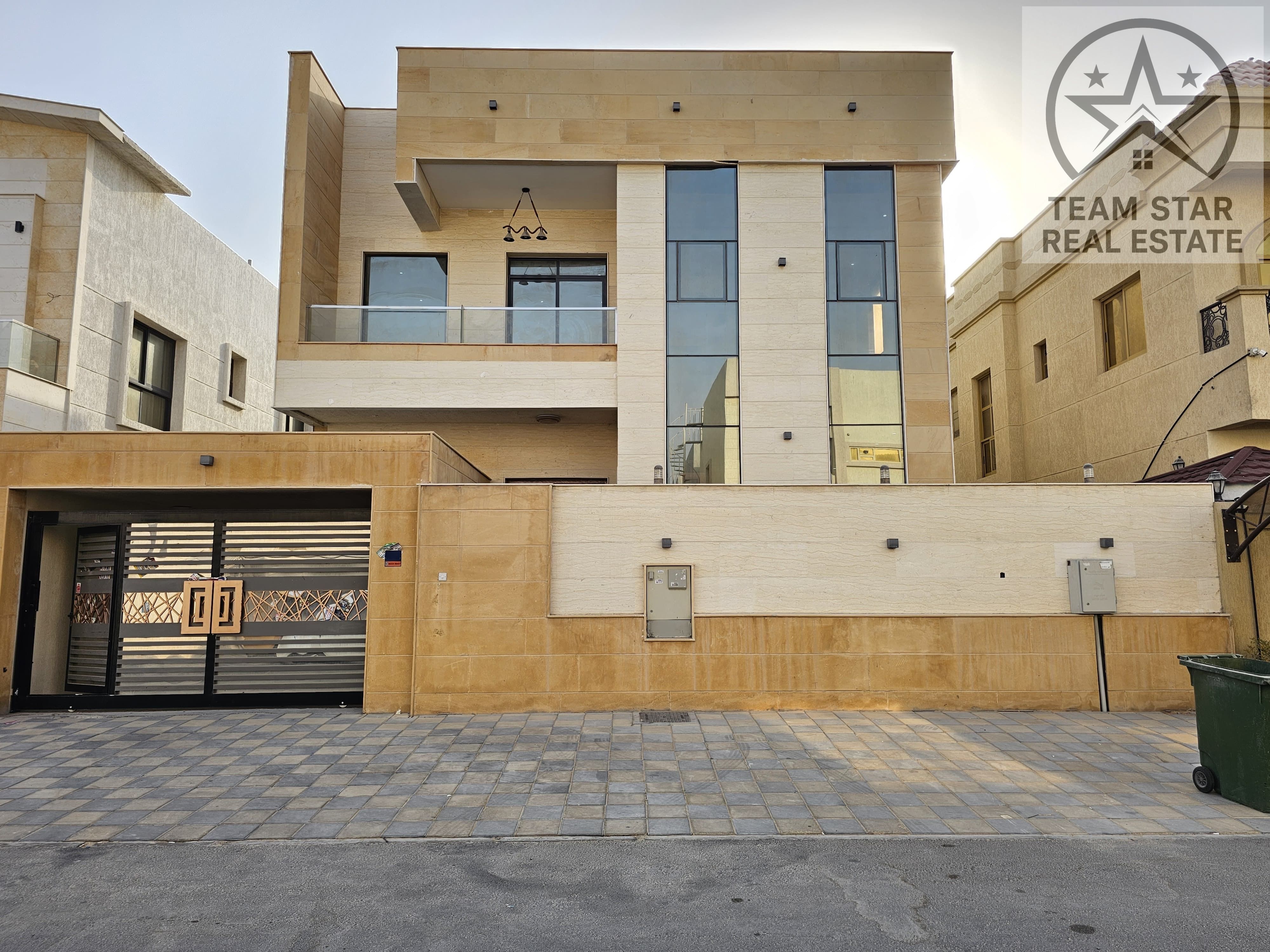 High-end villa, first occupancy, spacious rooms with wardrobes