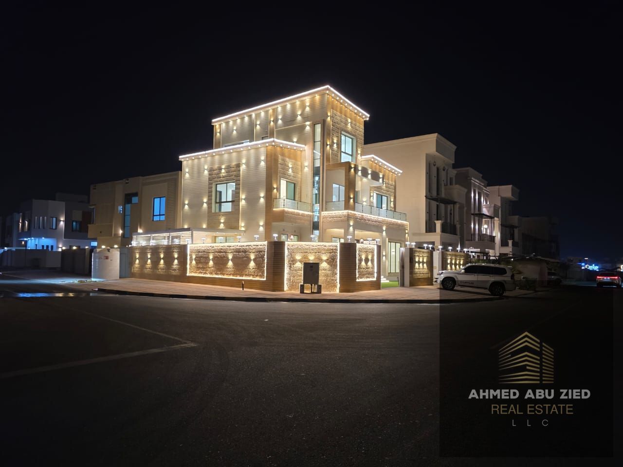 Villa in Al Zahia area, 6 master bedrooms, master majlis, master living room, main kitchen, maid's room, preparation kitchen, upper floor lounge, and