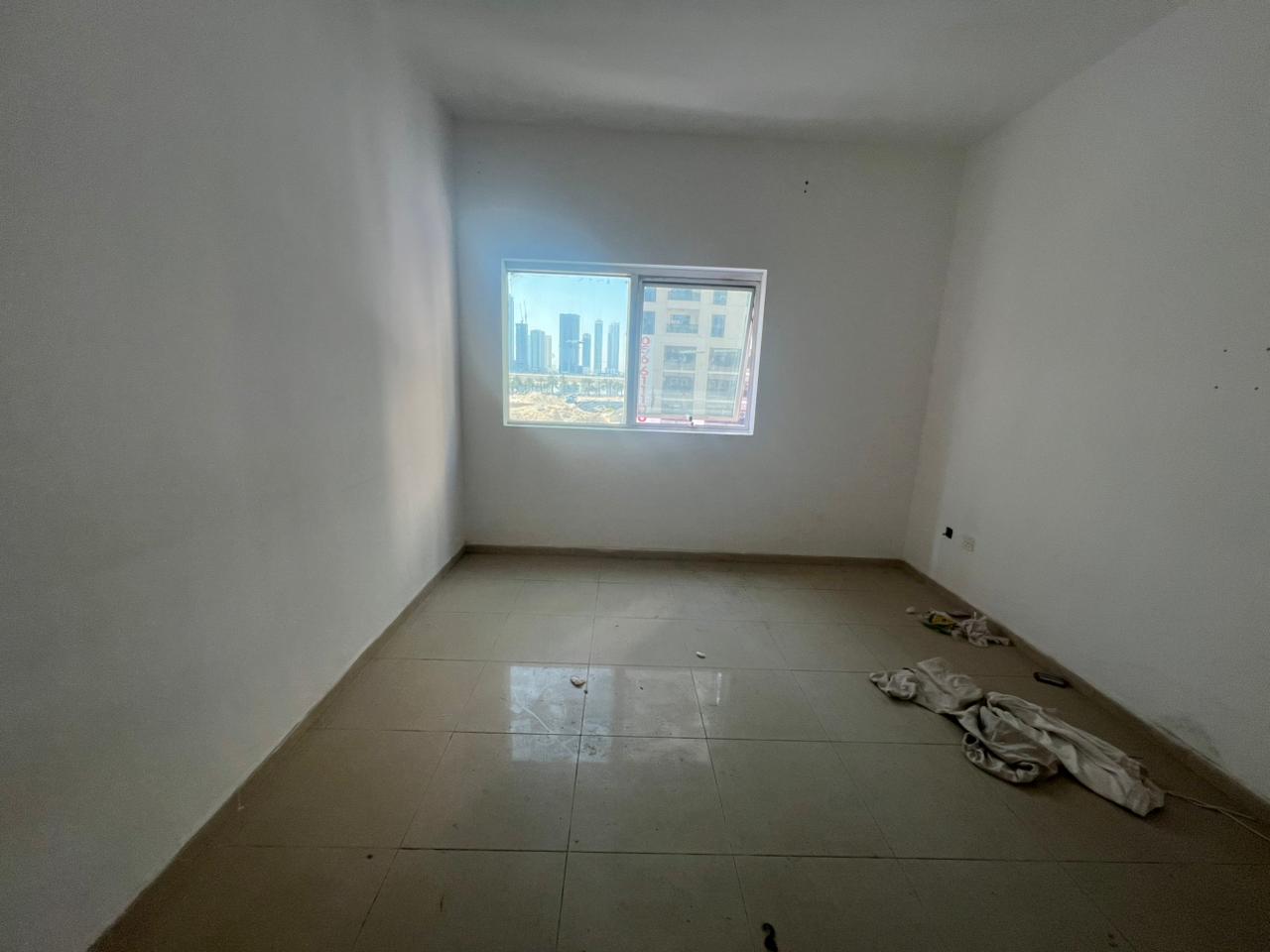 One bedroom and living room, free maintenance, special price