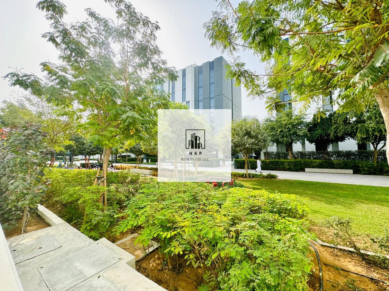 Spacious luxurious 1bhk apartment 2 bathrooms with balcony