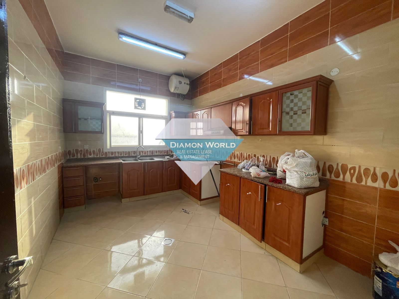 3 BEDROOMS HALL AVAILABLE FOR RENT.