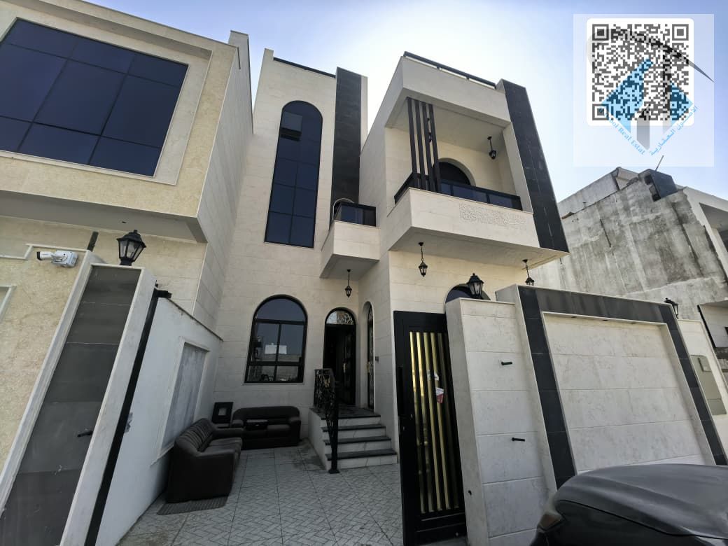 Freehold villas for all nationalities, including registration and ownership fees. Excellent location close to all services, with an internal roof terr