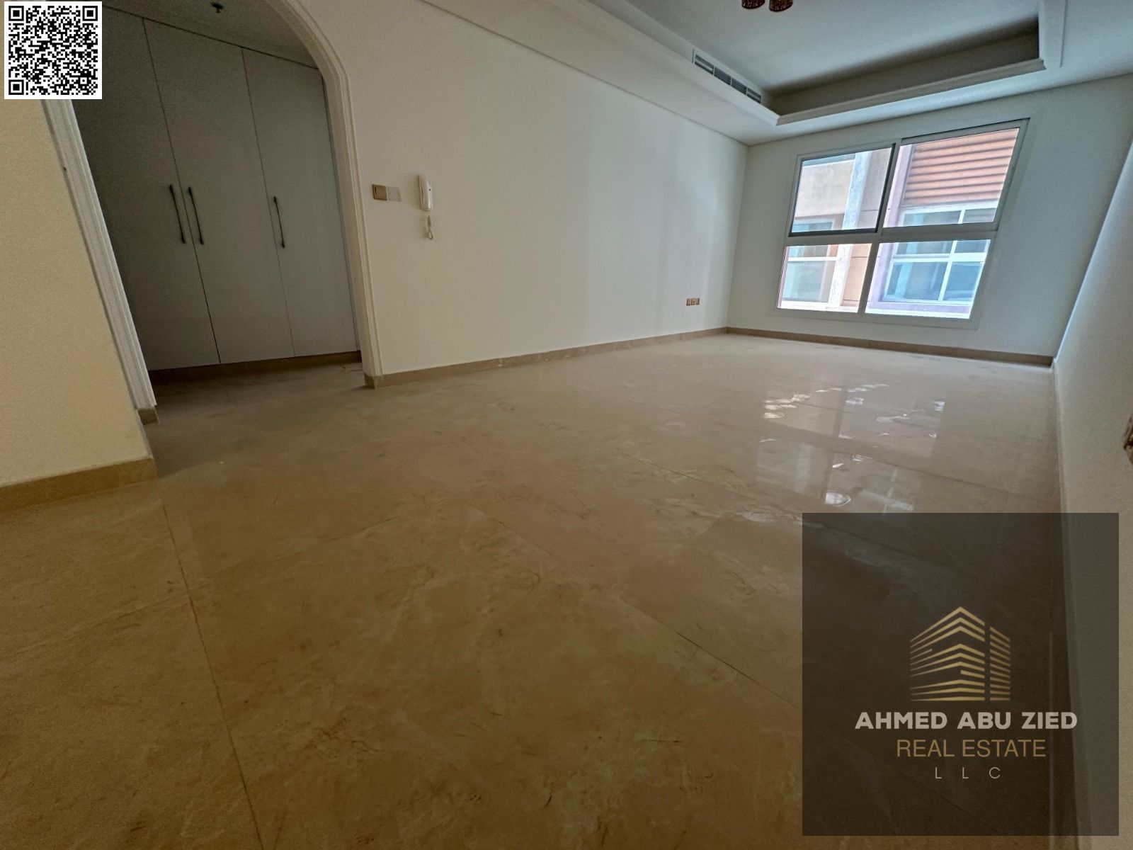 Luxurious and elegant master bedroom, large living room, spacious kitchen, 3 bathrooms, central air conditioning, built-in wardrobes, balcony with op