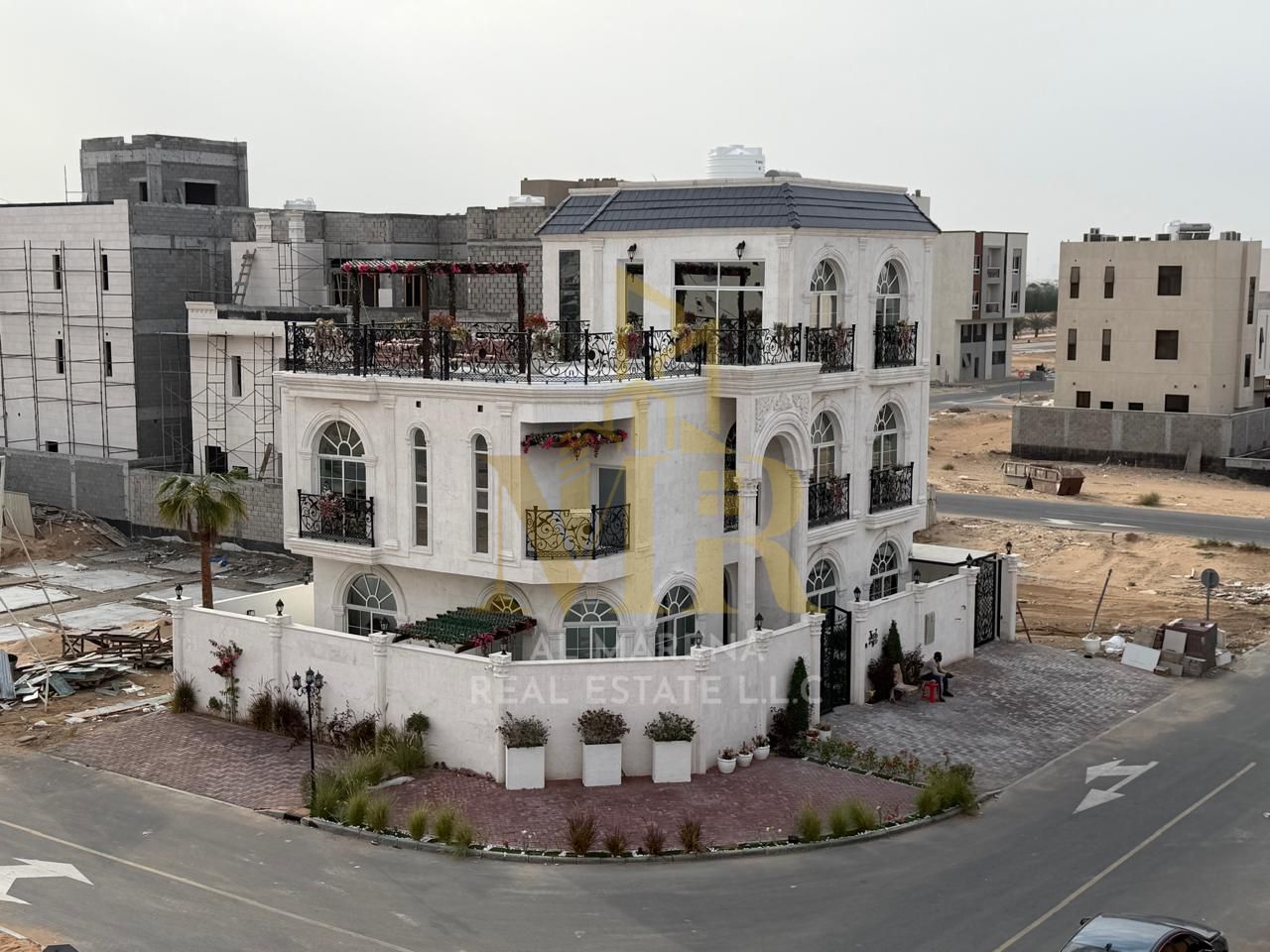 Villa d'angle à vendre | 5 chambres | Quartier Al Bahia | Piscine privée