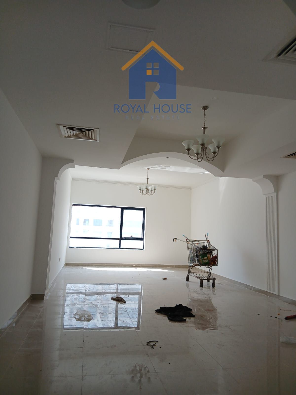 3roomsandahall,airconditioningprovidedbyowner