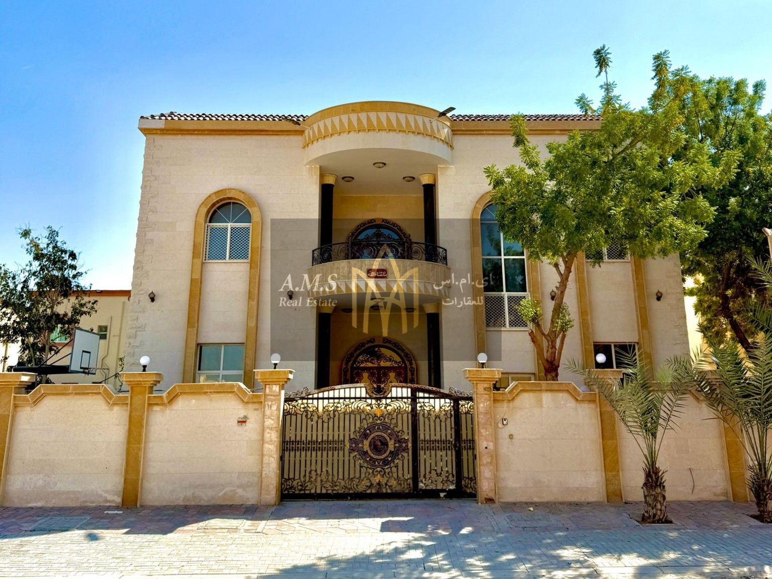 Luxury Villa With Swimming Pool And A Privileged Location
