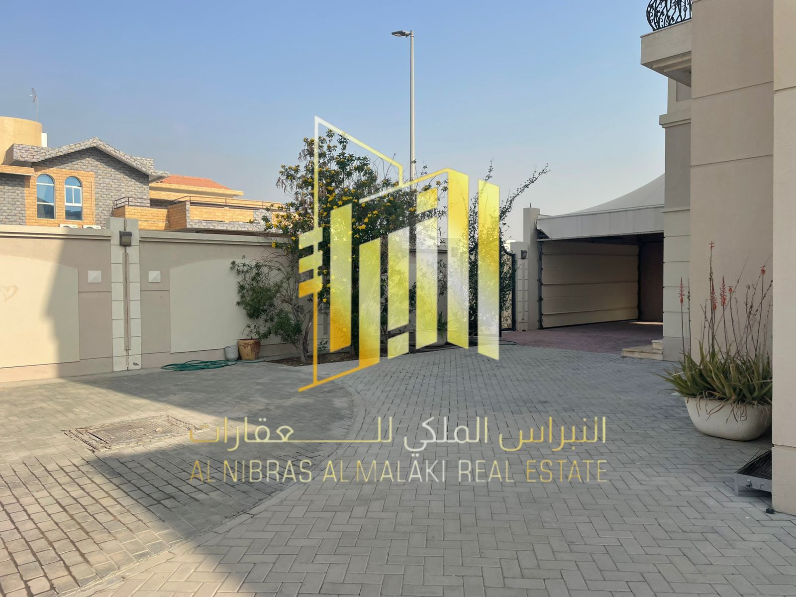 5 Master Bedroom villa With Huge Parking For Rent - 190K Al Falaj