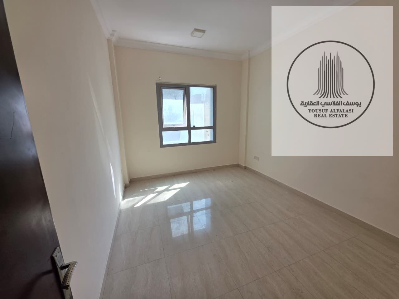 Commercial Office on Sheikh Ammar Road 2 Rooms Hall Great Price