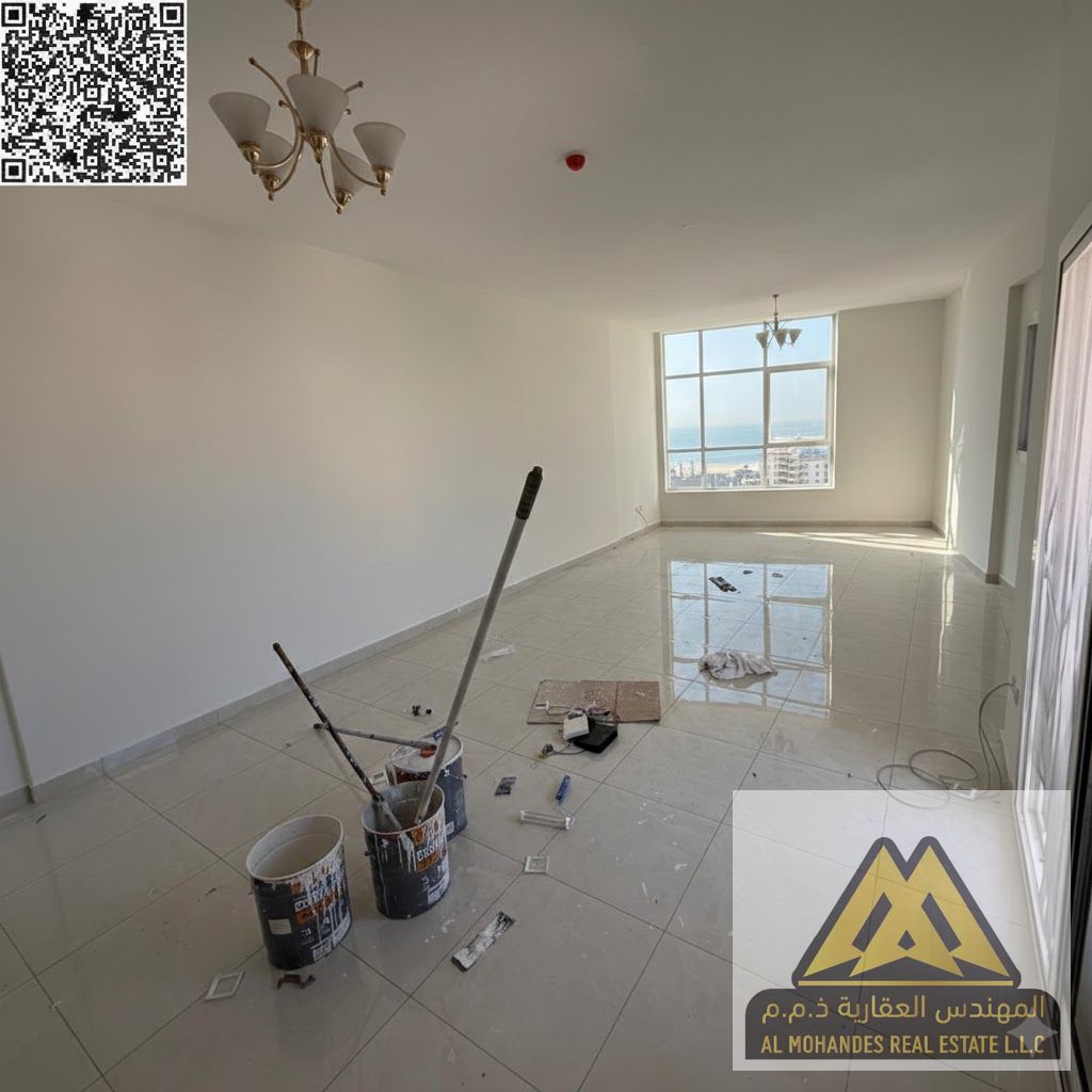 New tower, first occupancy | Very large spaces | Hallway with maid's room | Two balconies | Master bedroom with built-in wardrobes | Includes free par