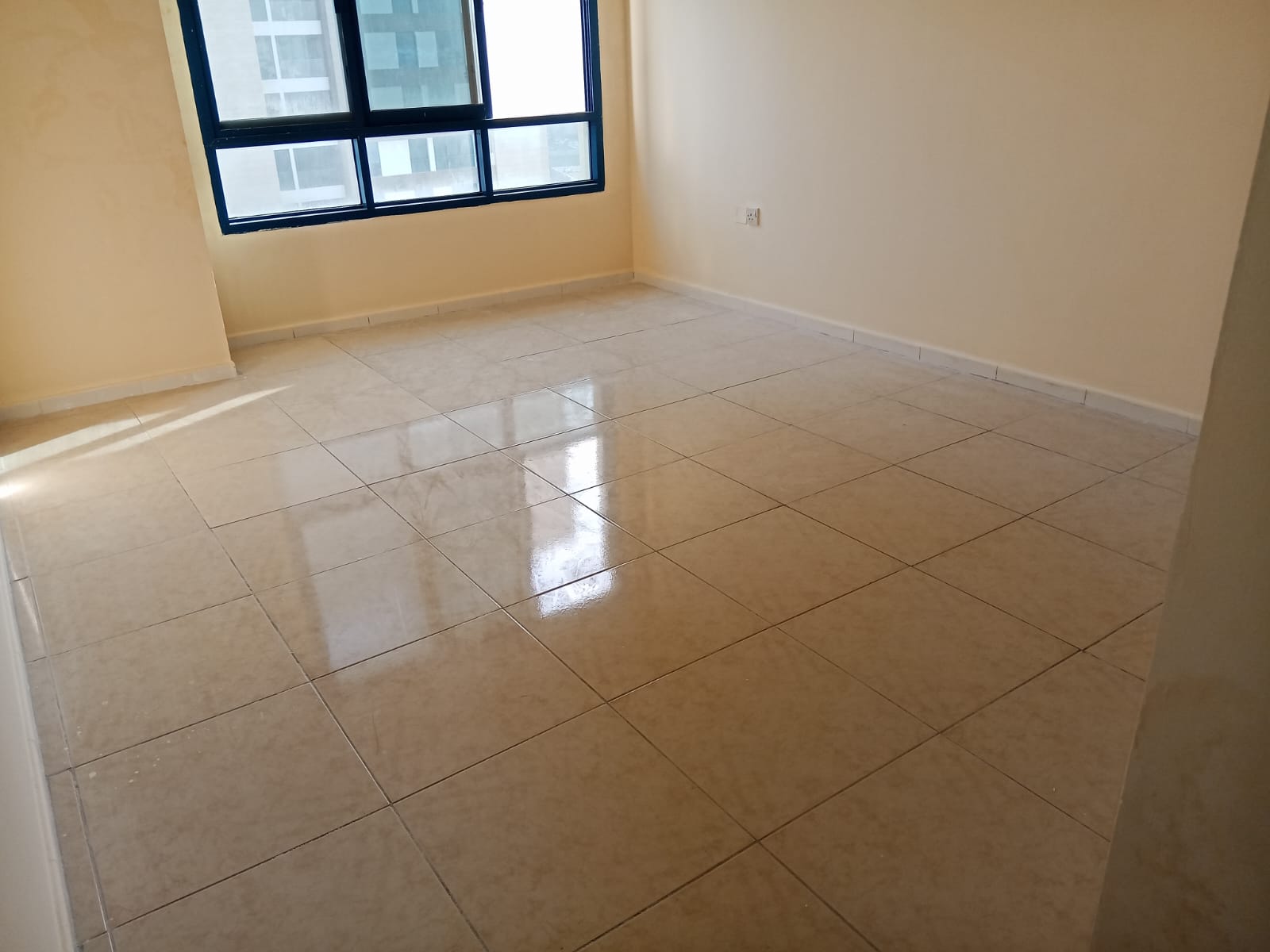 Spacious 3BR in Al Majaz 3, 3 baths, 2 balconies overlooking Al Safa Park, central AC, prime location near Istanbul Market.