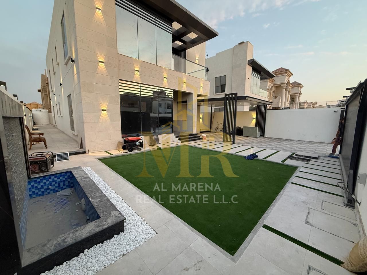 À vendre : Une villa spacieuse au design luxueux. Cette villa offre une opportunité exceptionnelle de vivre dans l'un des quartiers les plus prestigie