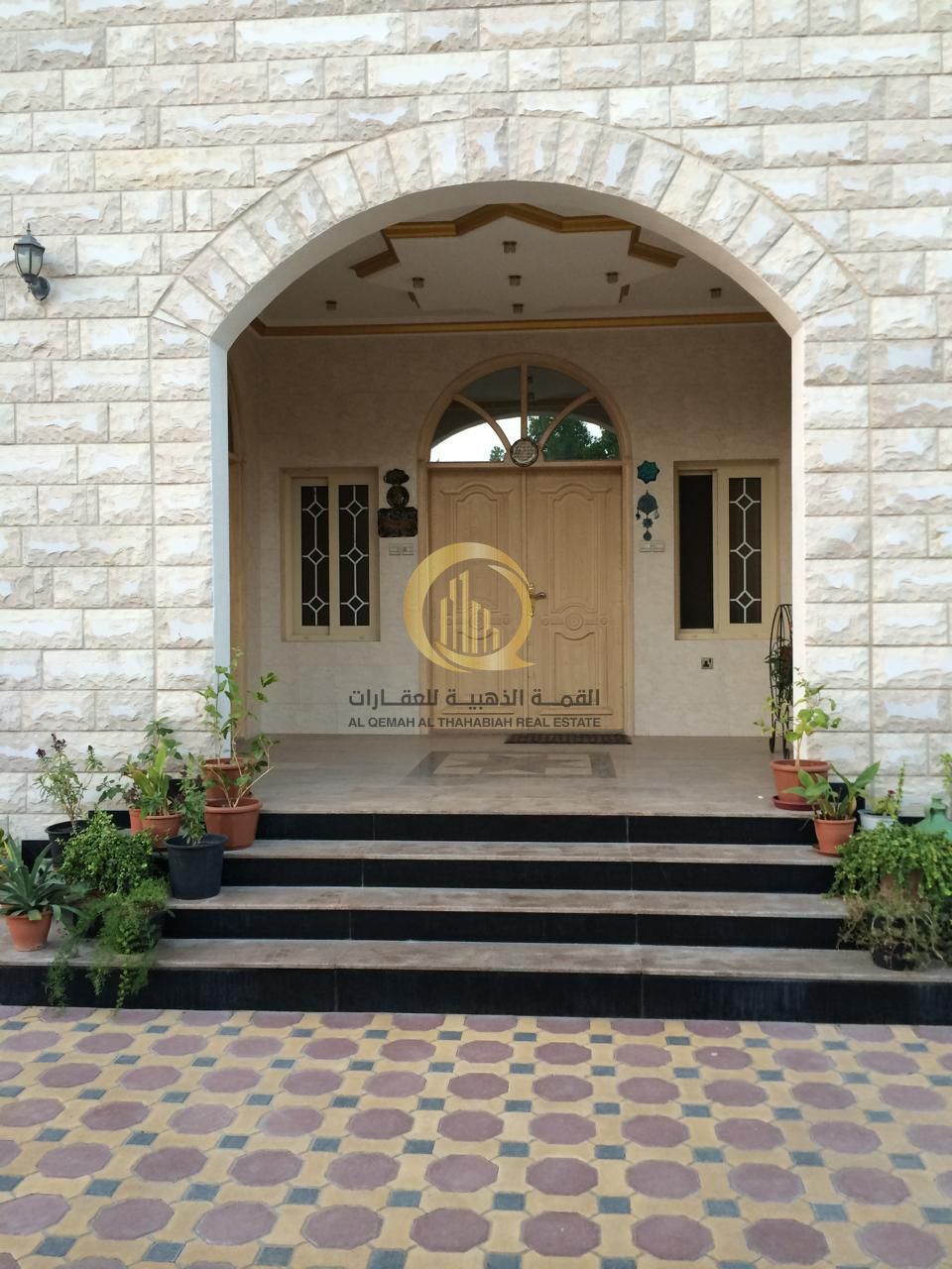 Villa for sale in Al Quoz, Wasit District. Prime location with personal decor and finishing. Available for UAE nationals and GCC citizens.