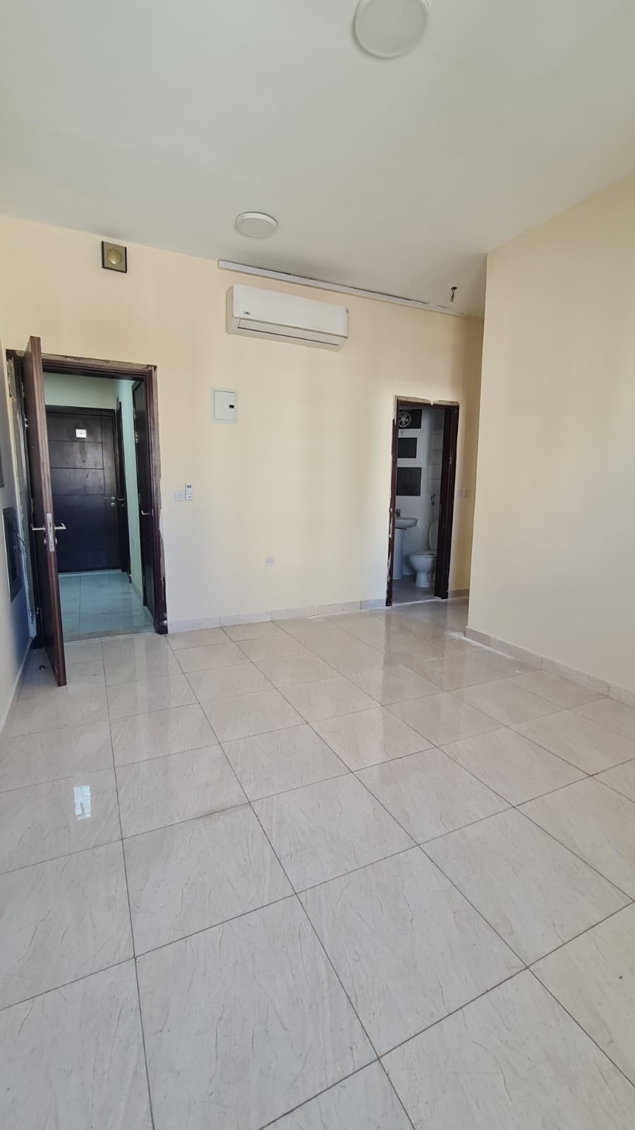 The largest room and hall in Al-Nab’a in a new building, modern finishes, free maintenance, unbeatable price and payment facilities.