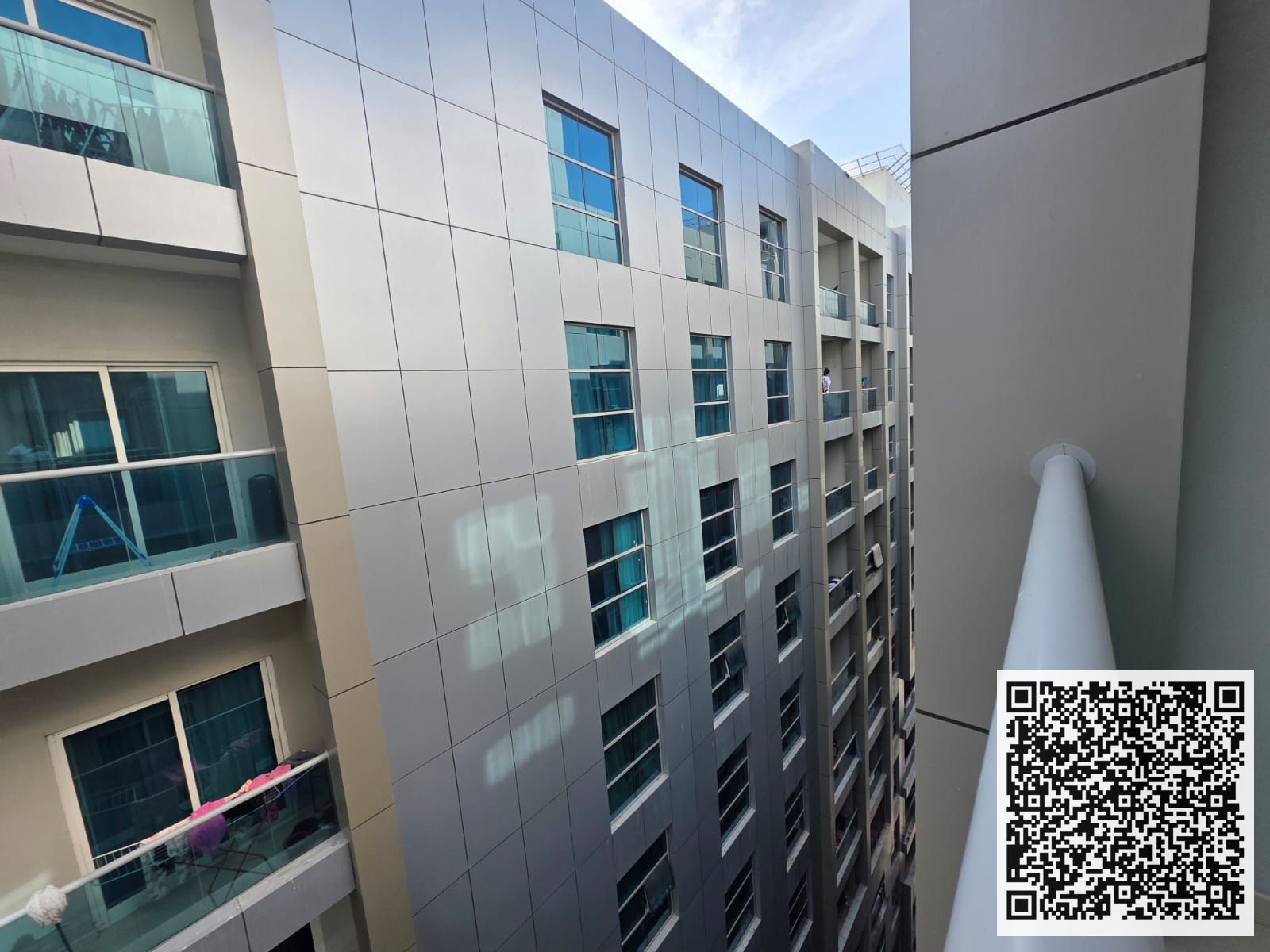 One bedroom and living room apartment in City Tower C2 Total price: 415,000 AED Area: 944 sq. ft. Monthly installment: 3,792 AED Required down paym