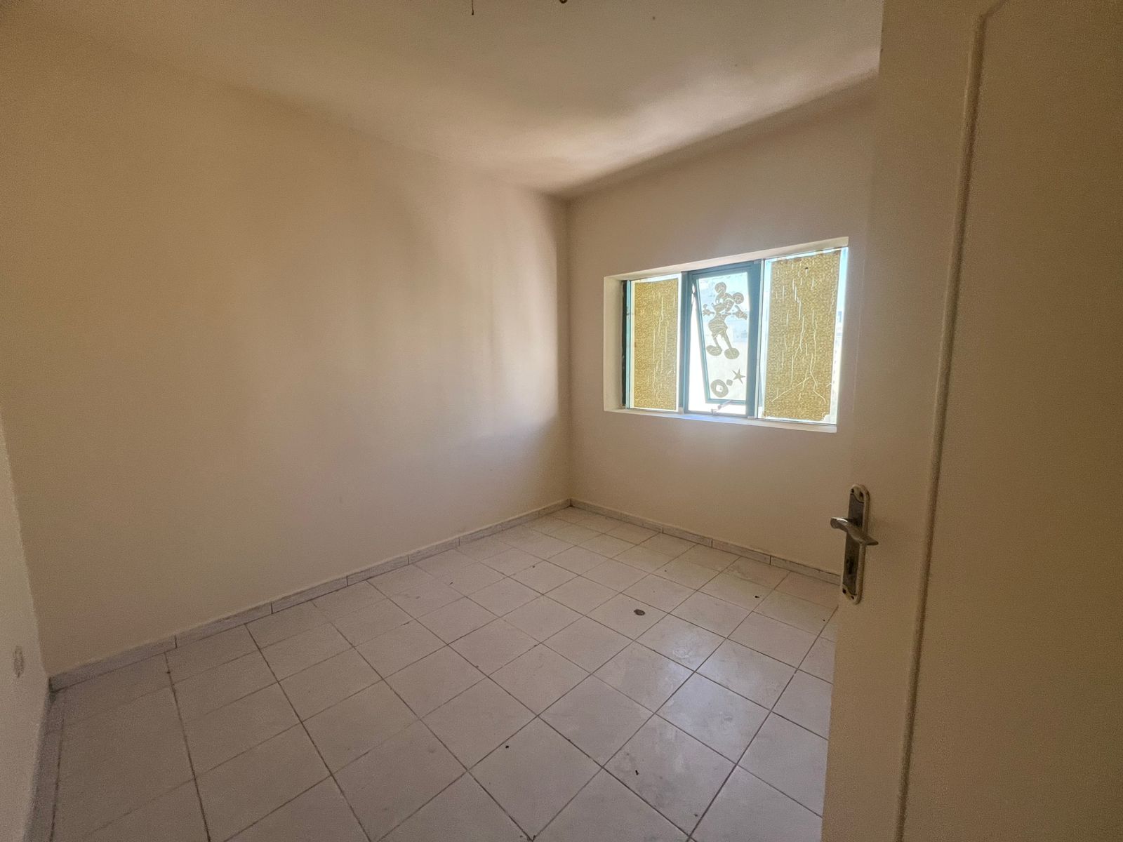 1BR apartment for rent in Al Nabba, close to services, with flexible payment options, ideal for individuals or couples.