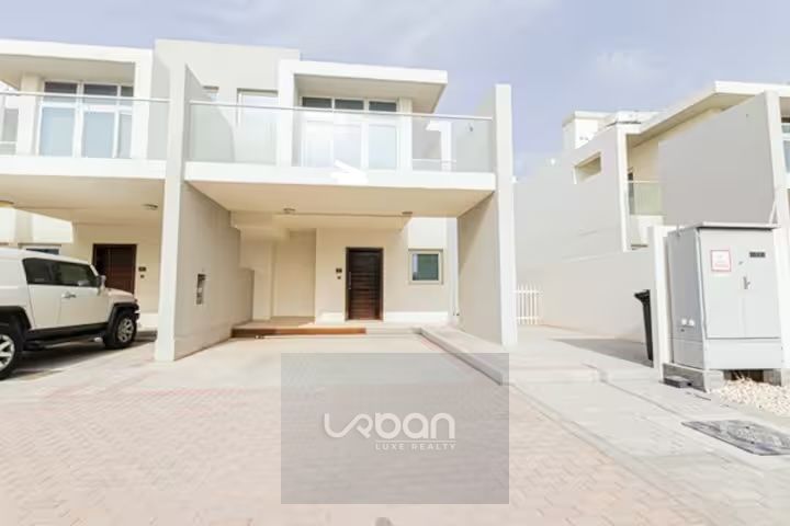 Fully Furnished | Single row | Corner Unit