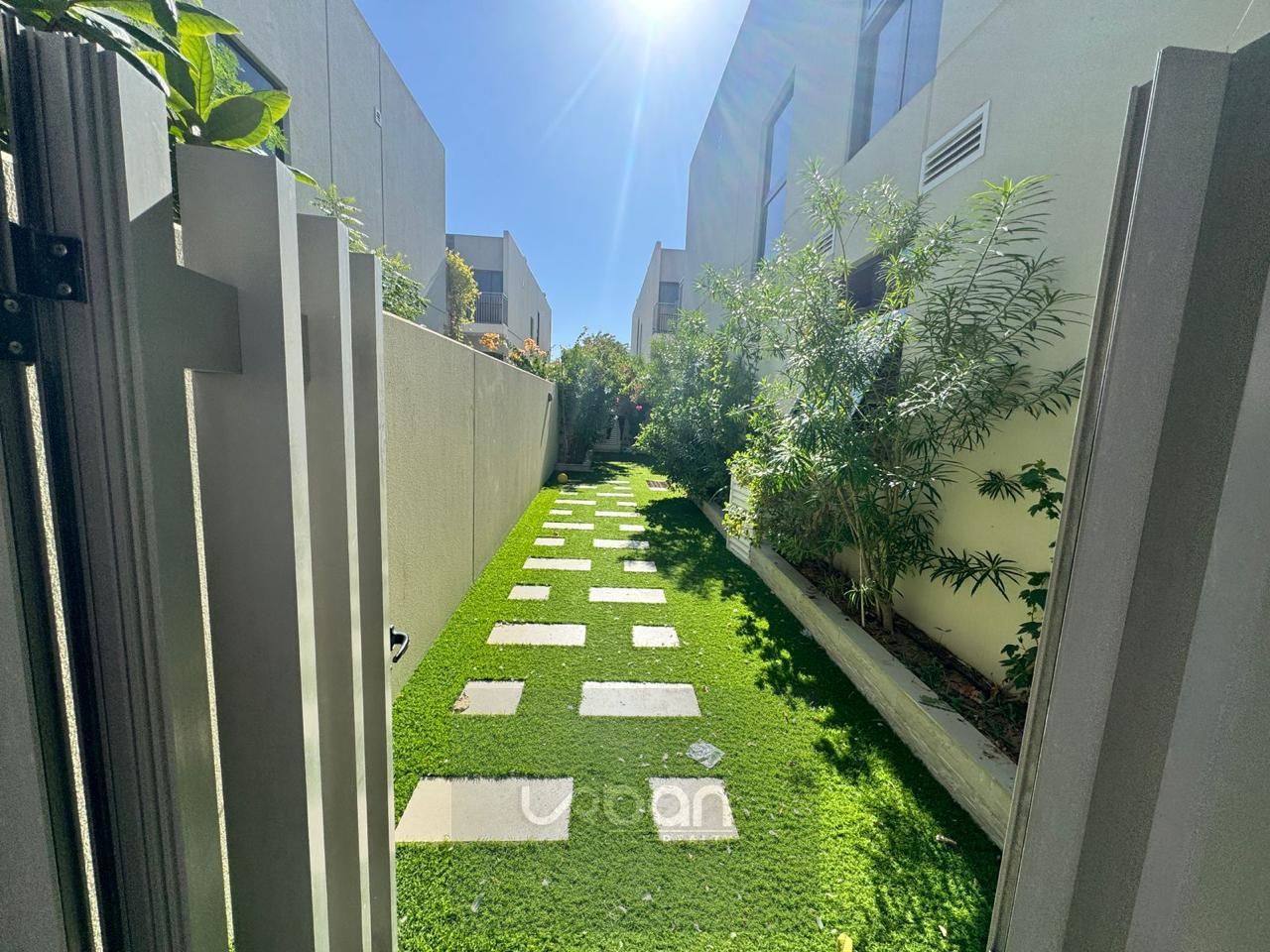 Well maintained ,Maids room ,corner unit