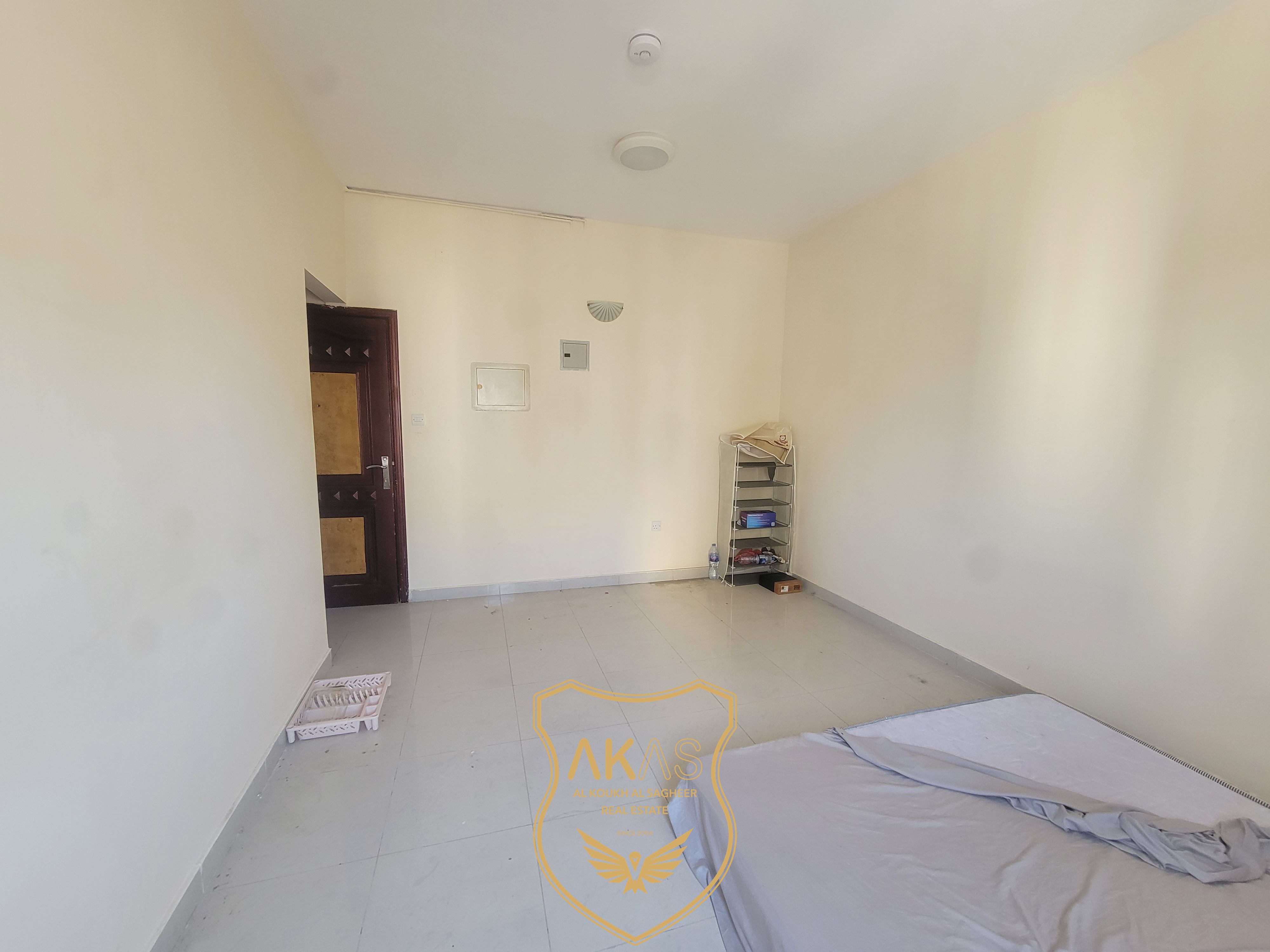 Spacious studio with central gass and seplat ac neat and clean family building only 20k