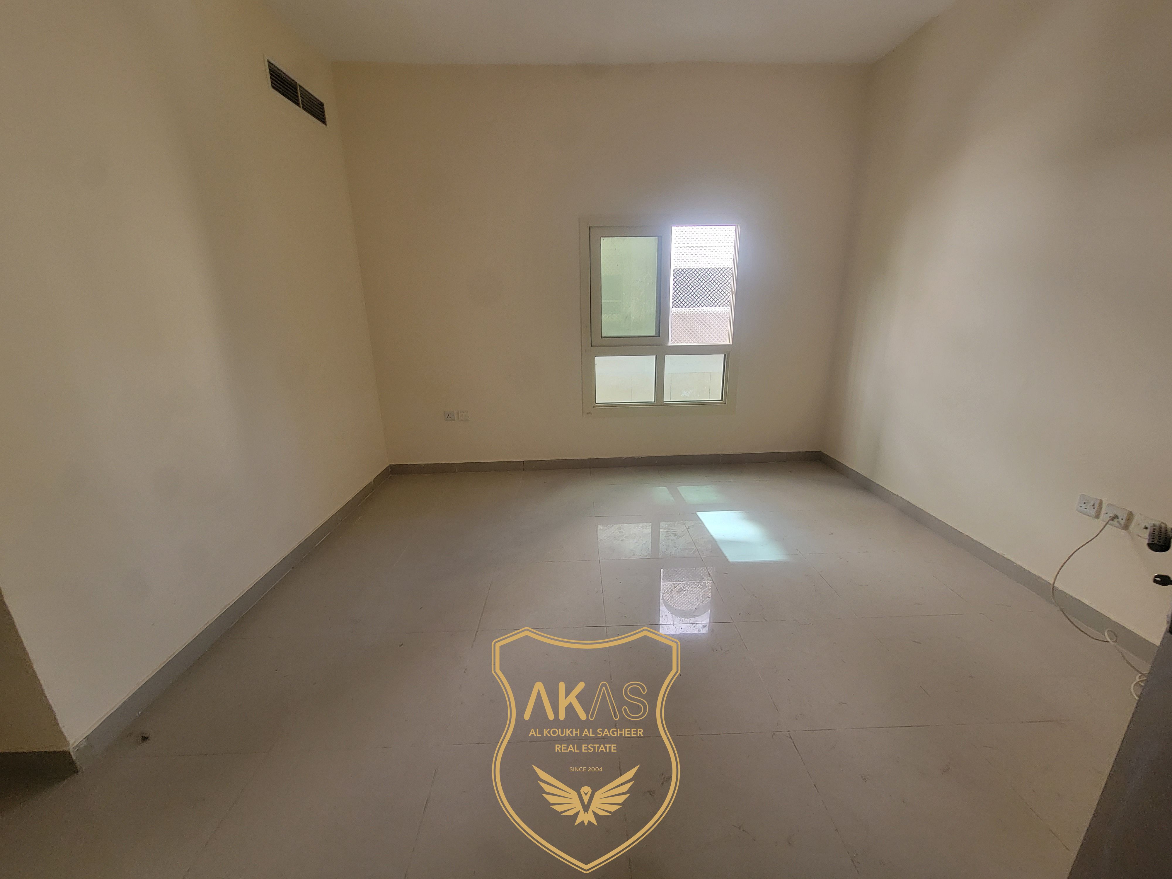 Spacious 1bhk flat wiith central ac&gas family building near to lulu only 28k