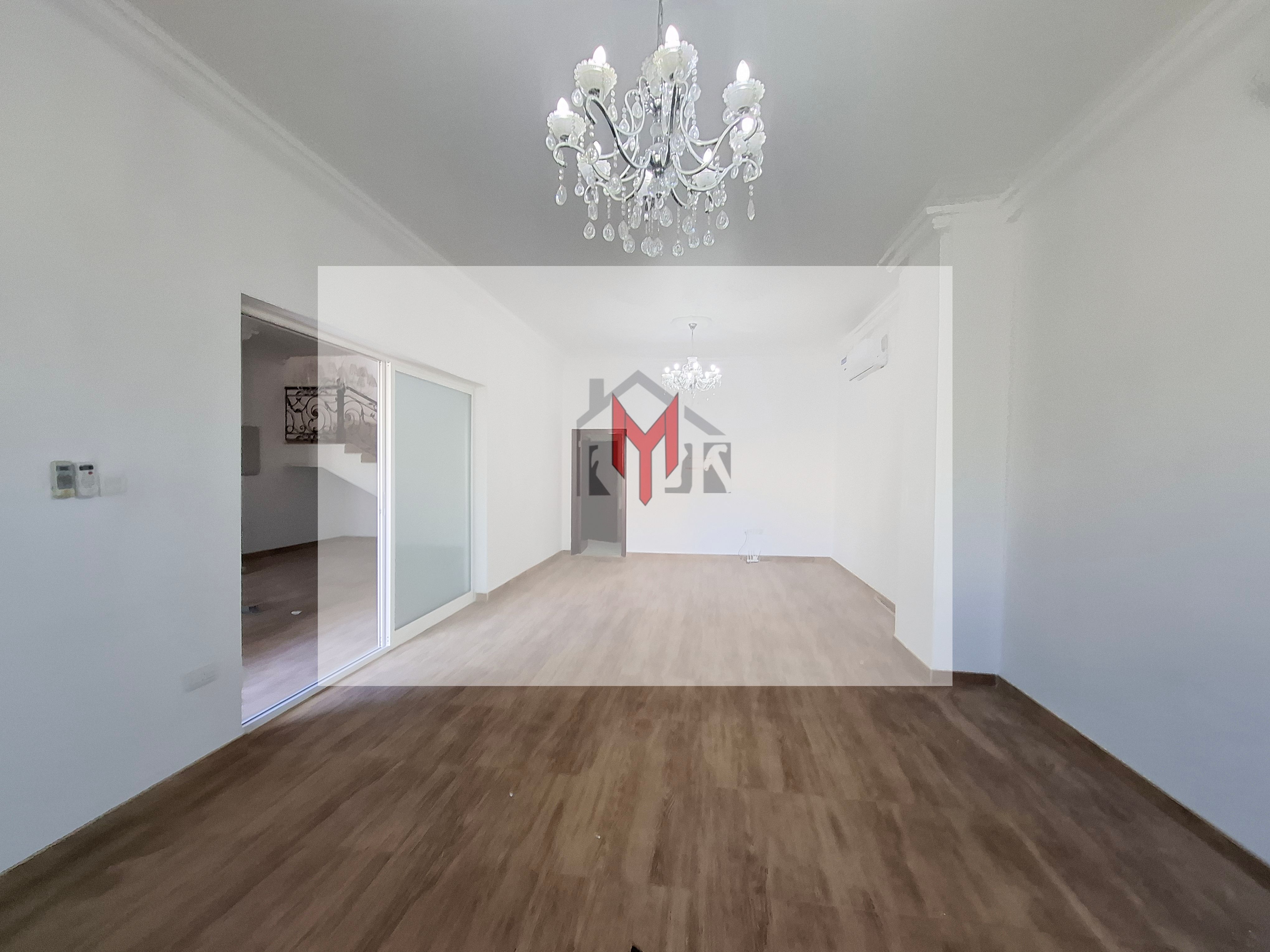 Separate Entrance villa / Front Yard / Covered Parking /MBZ City