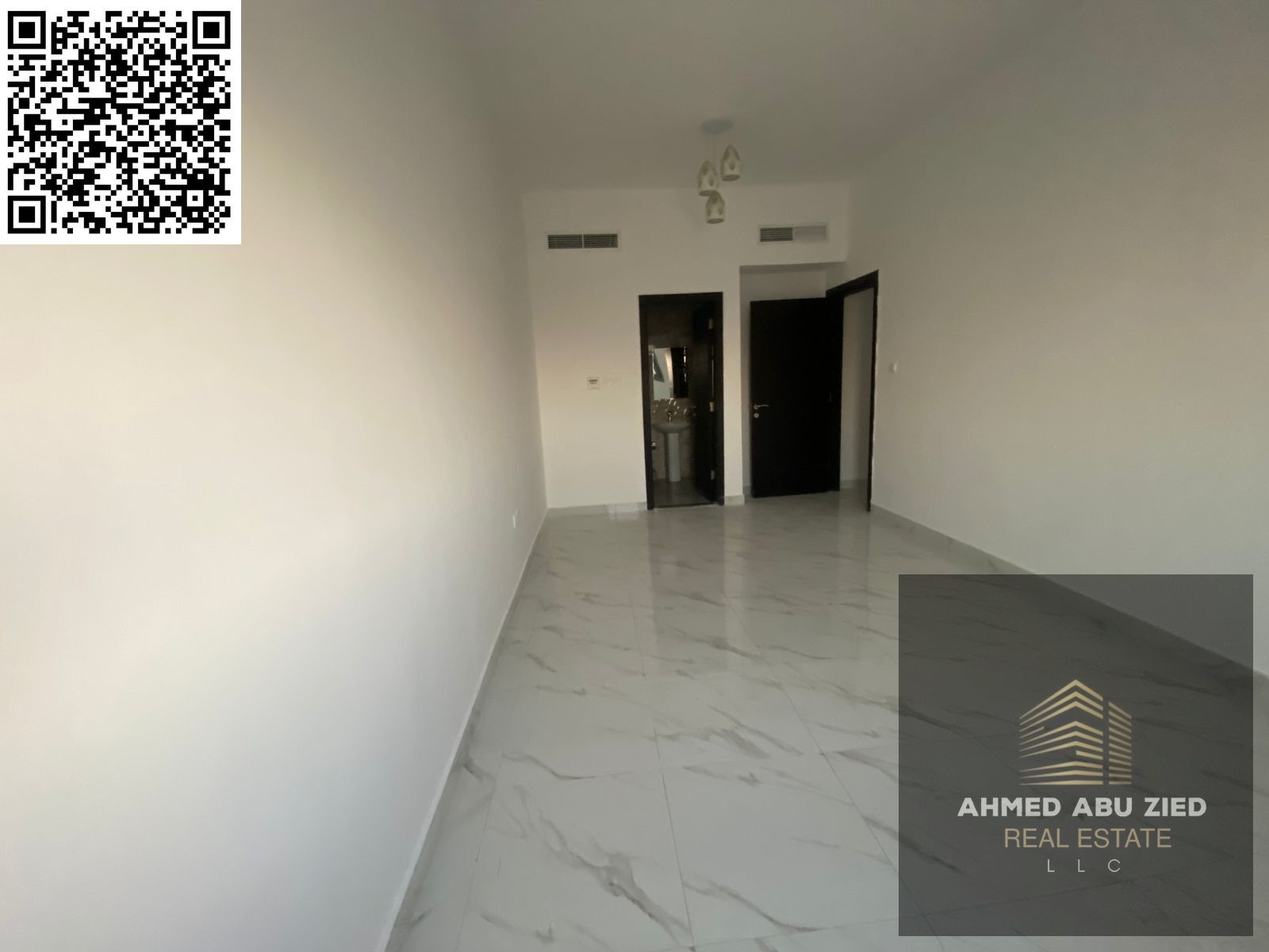or annual rent in Ajman Corniche – Spacious 3-bedroom apartment with living room, maid room, 4 bathrooms, 2 balconies, free parking, prime location in
